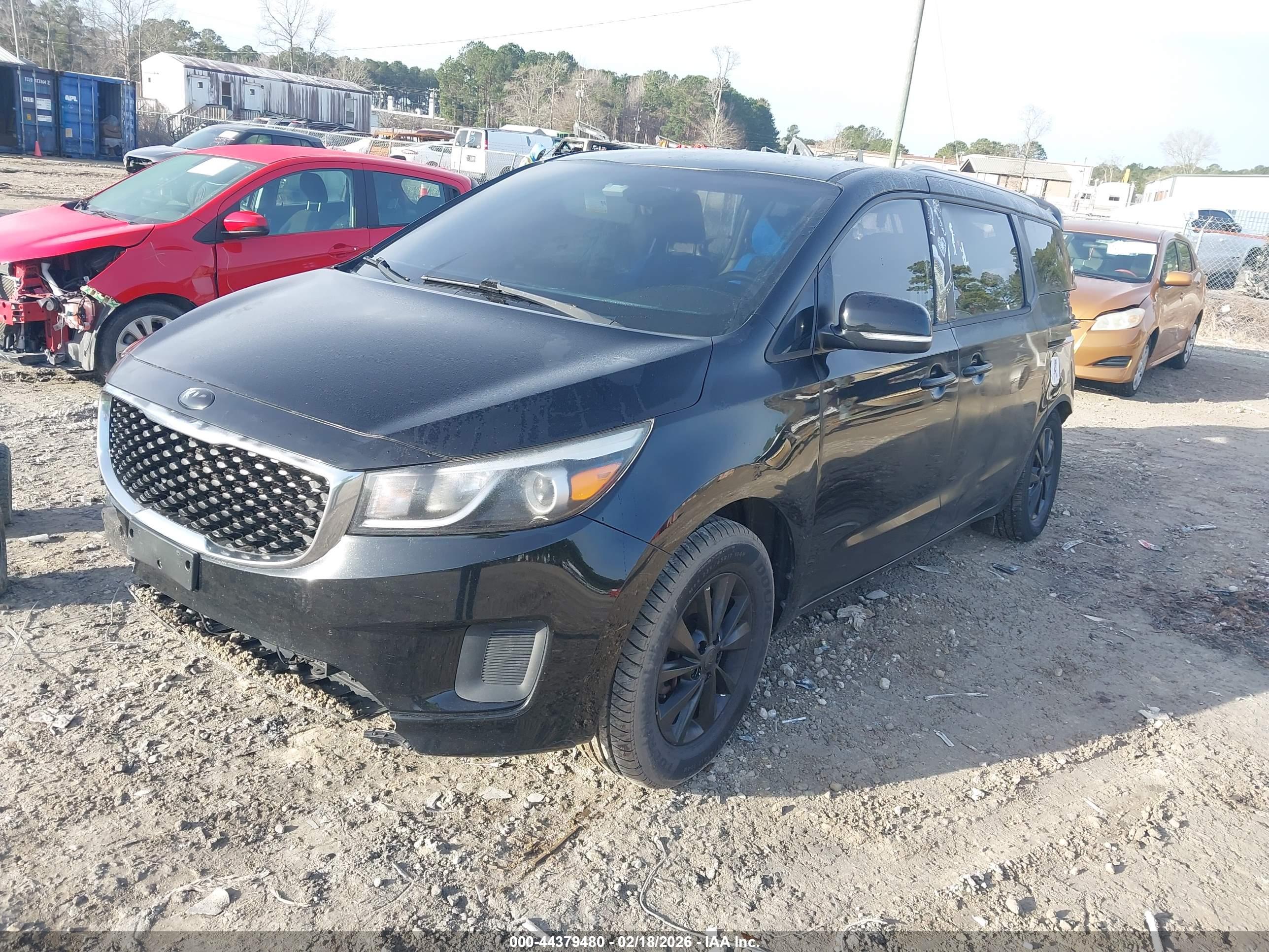 KIA SEDONA image 2