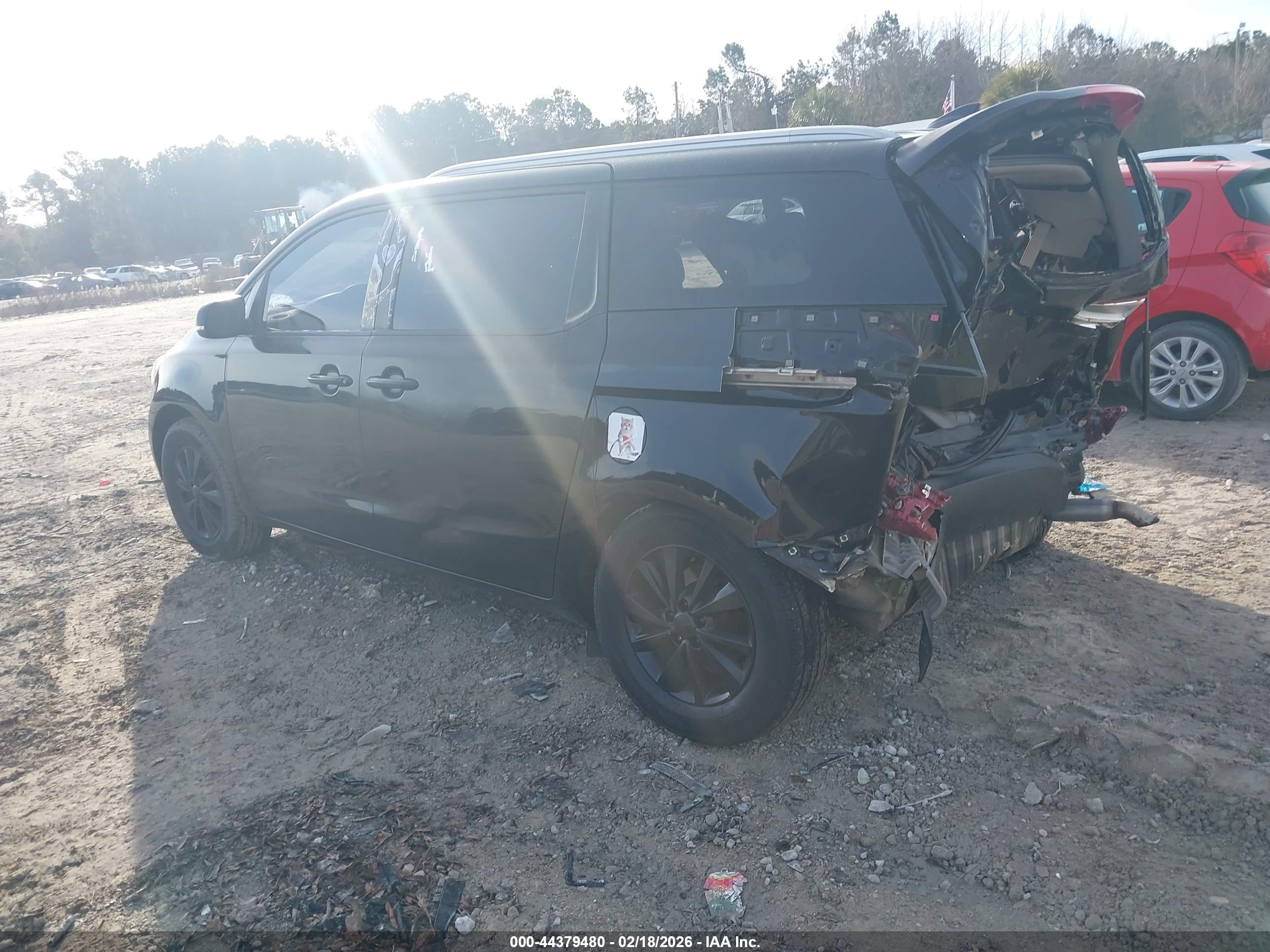 KIA SEDONA image 3
