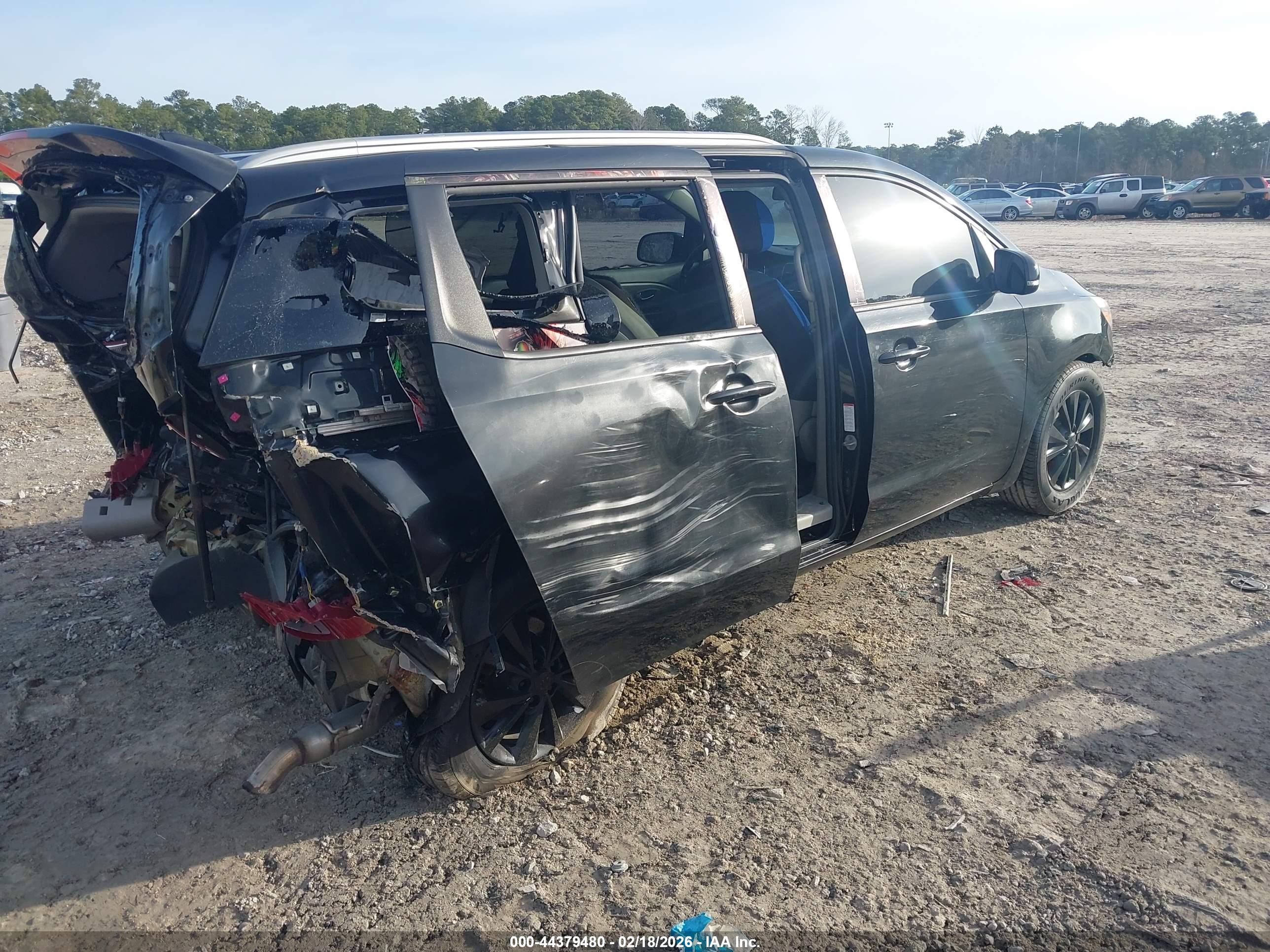 KIA SEDONA image 4