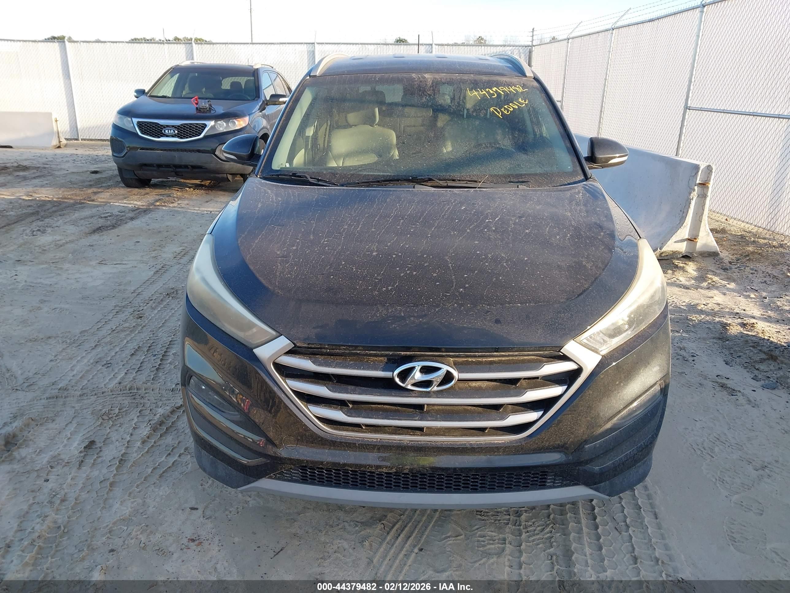 HYUNDAI TUCSON image 6