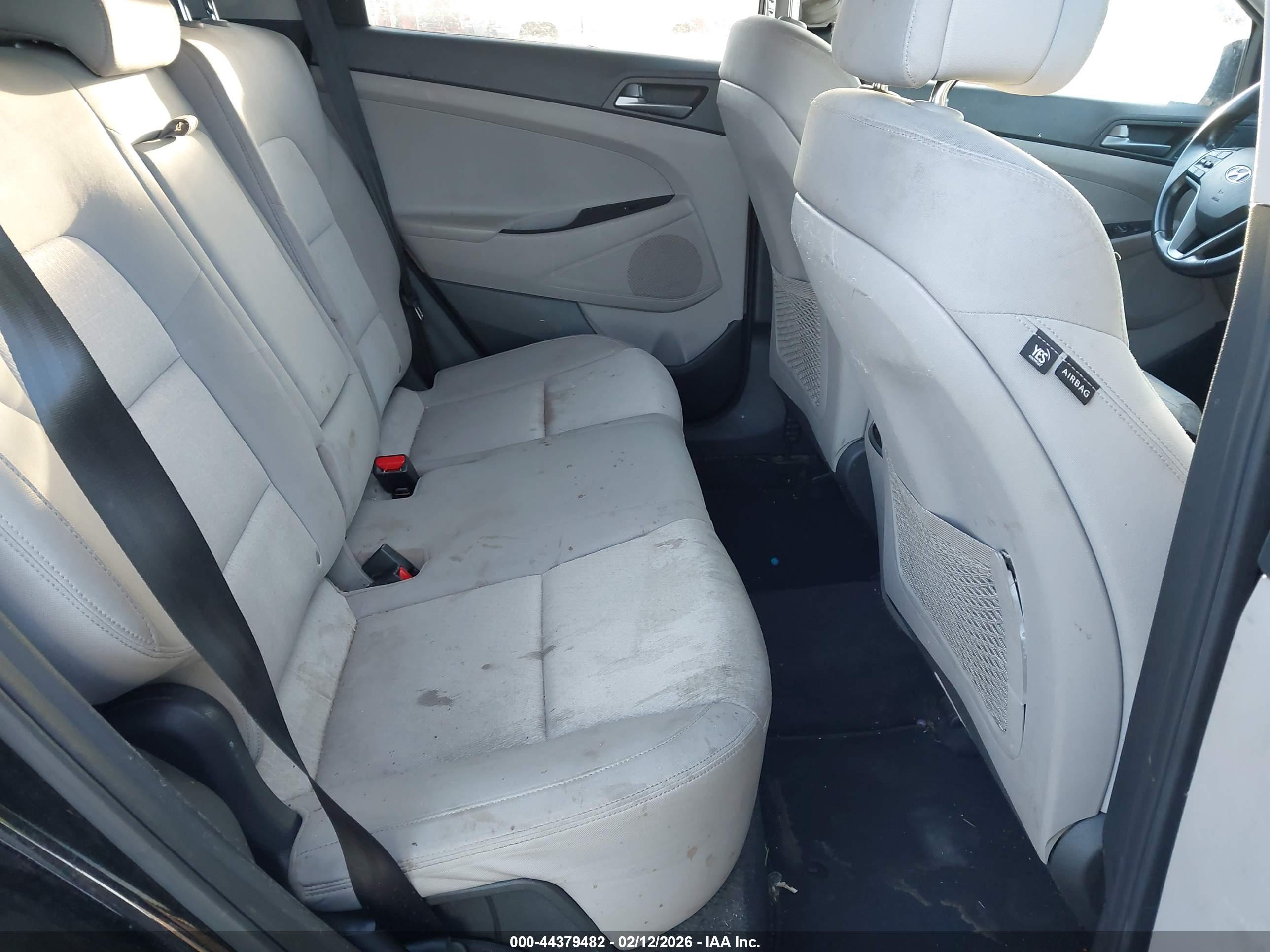 HYUNDAI TUCSON image 8