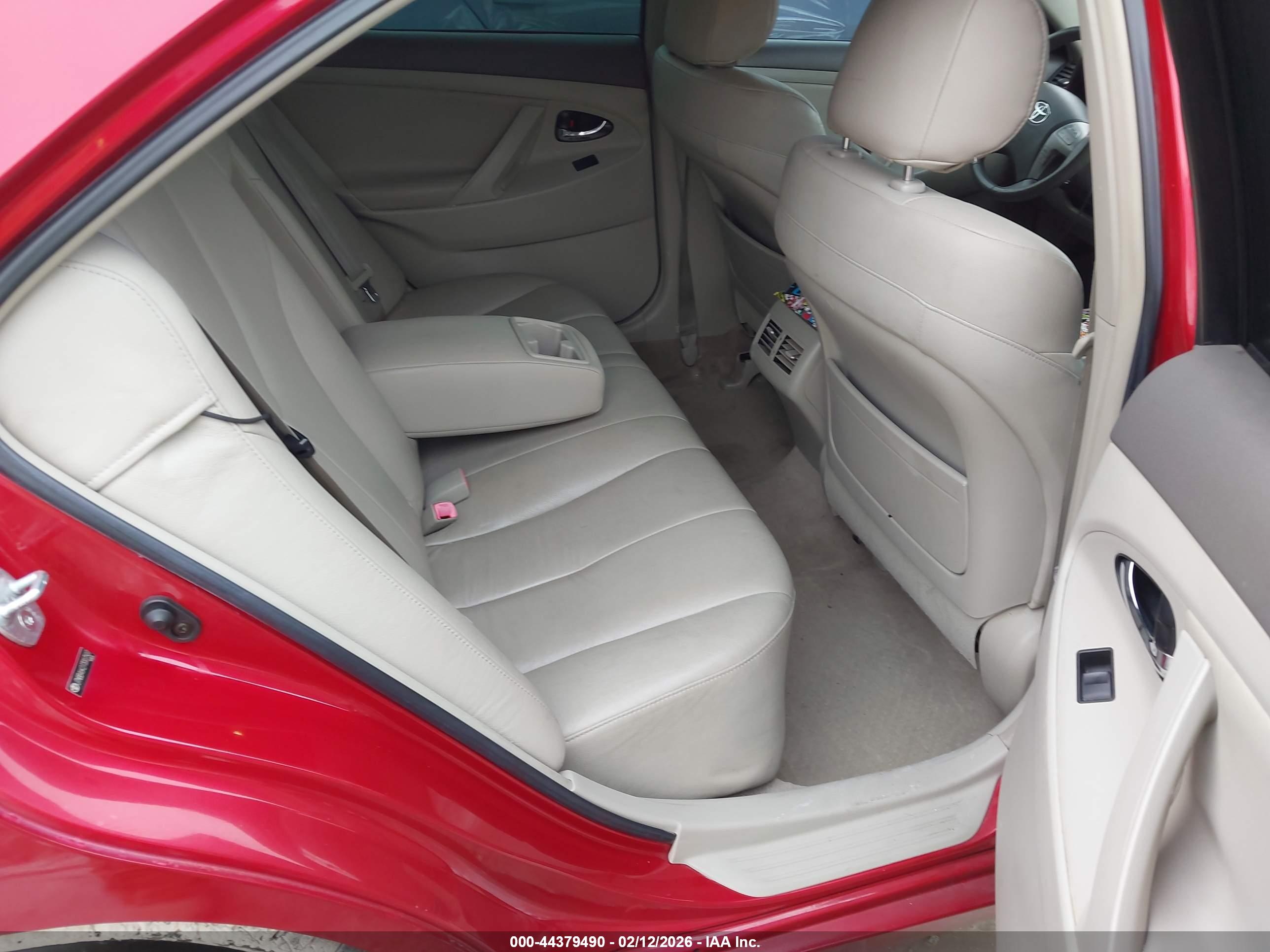 TOYOTA CAMRY image 8