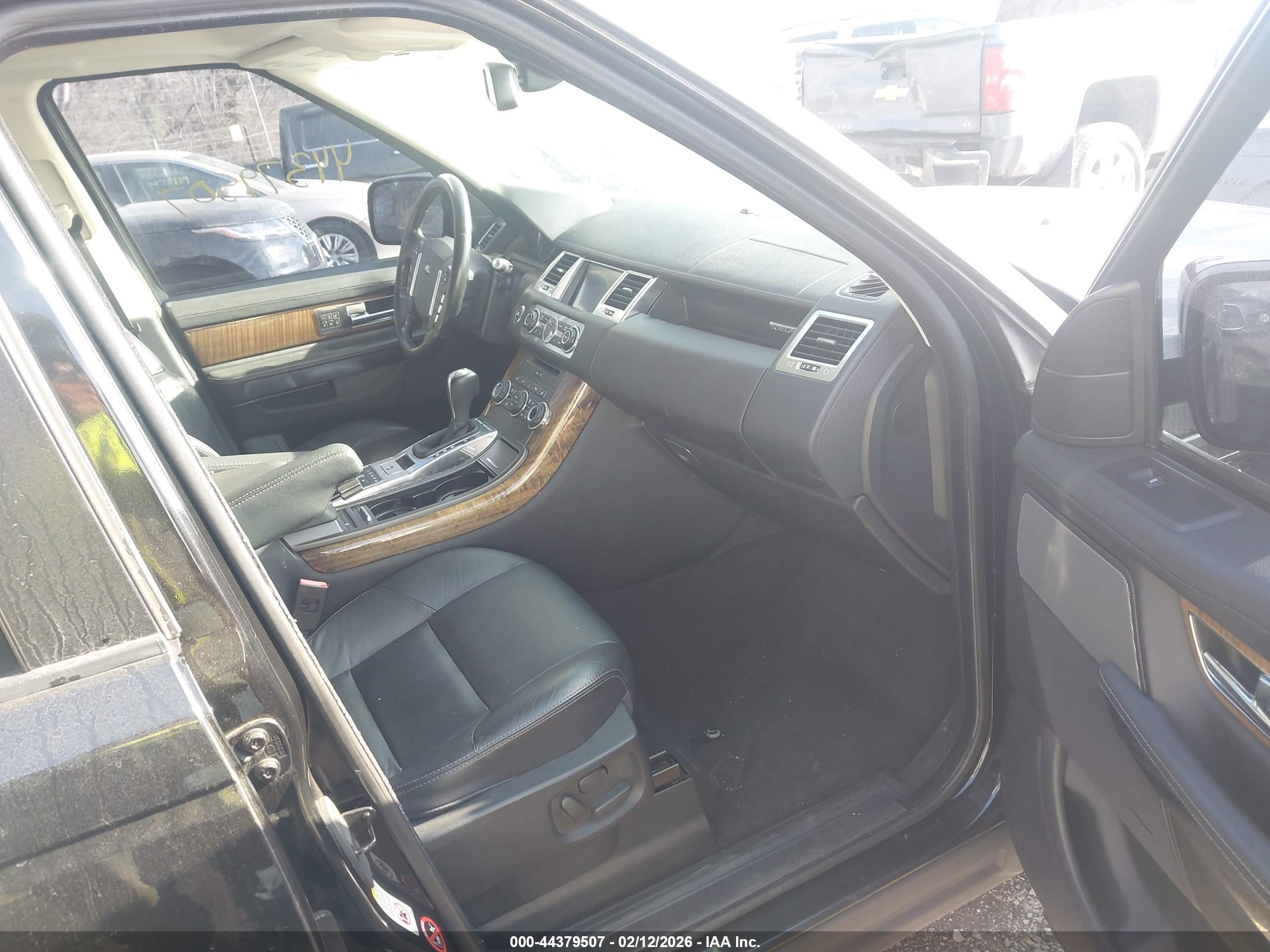 LAND ROVER image 5