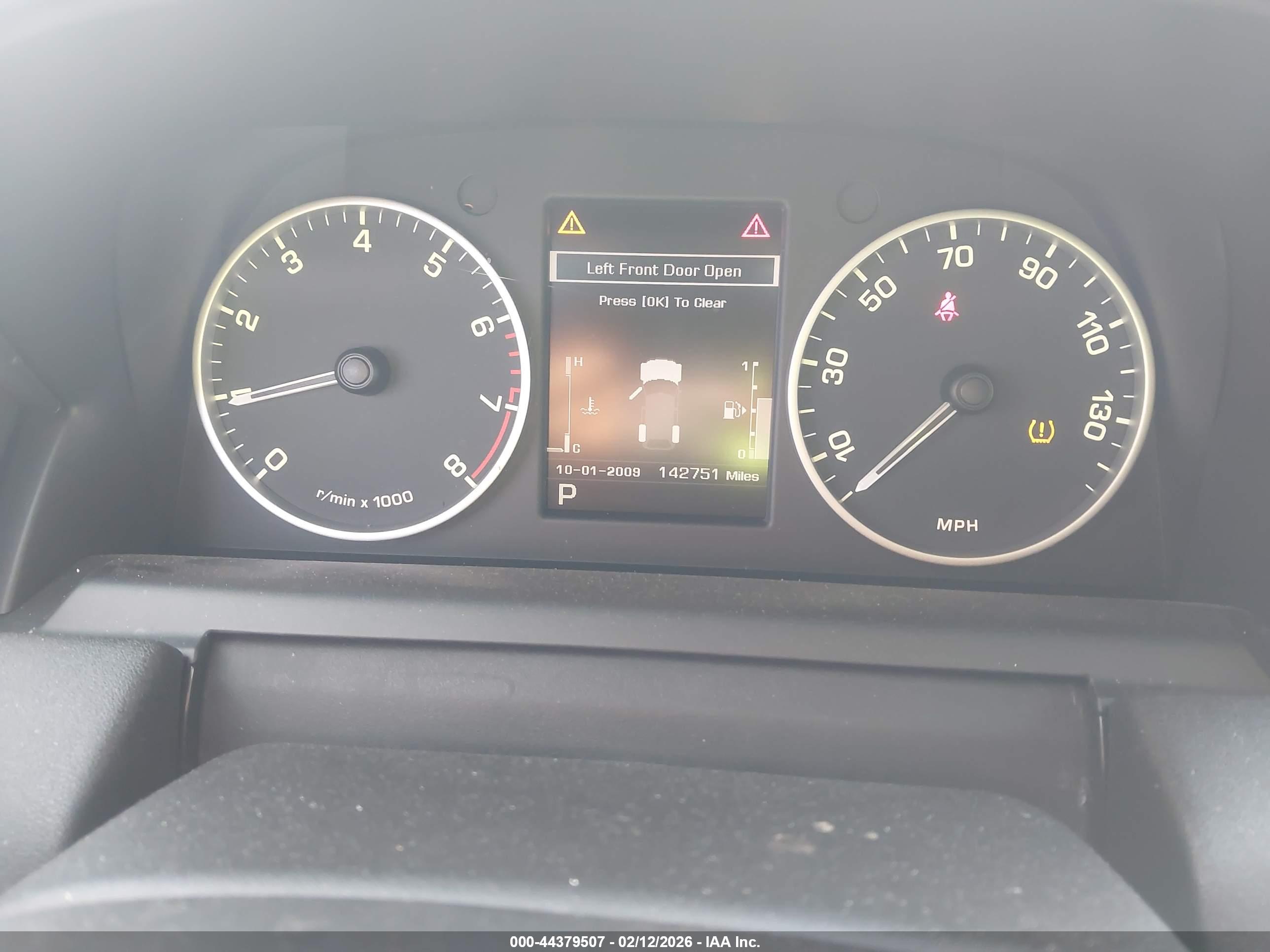 LAND ROVER image 7