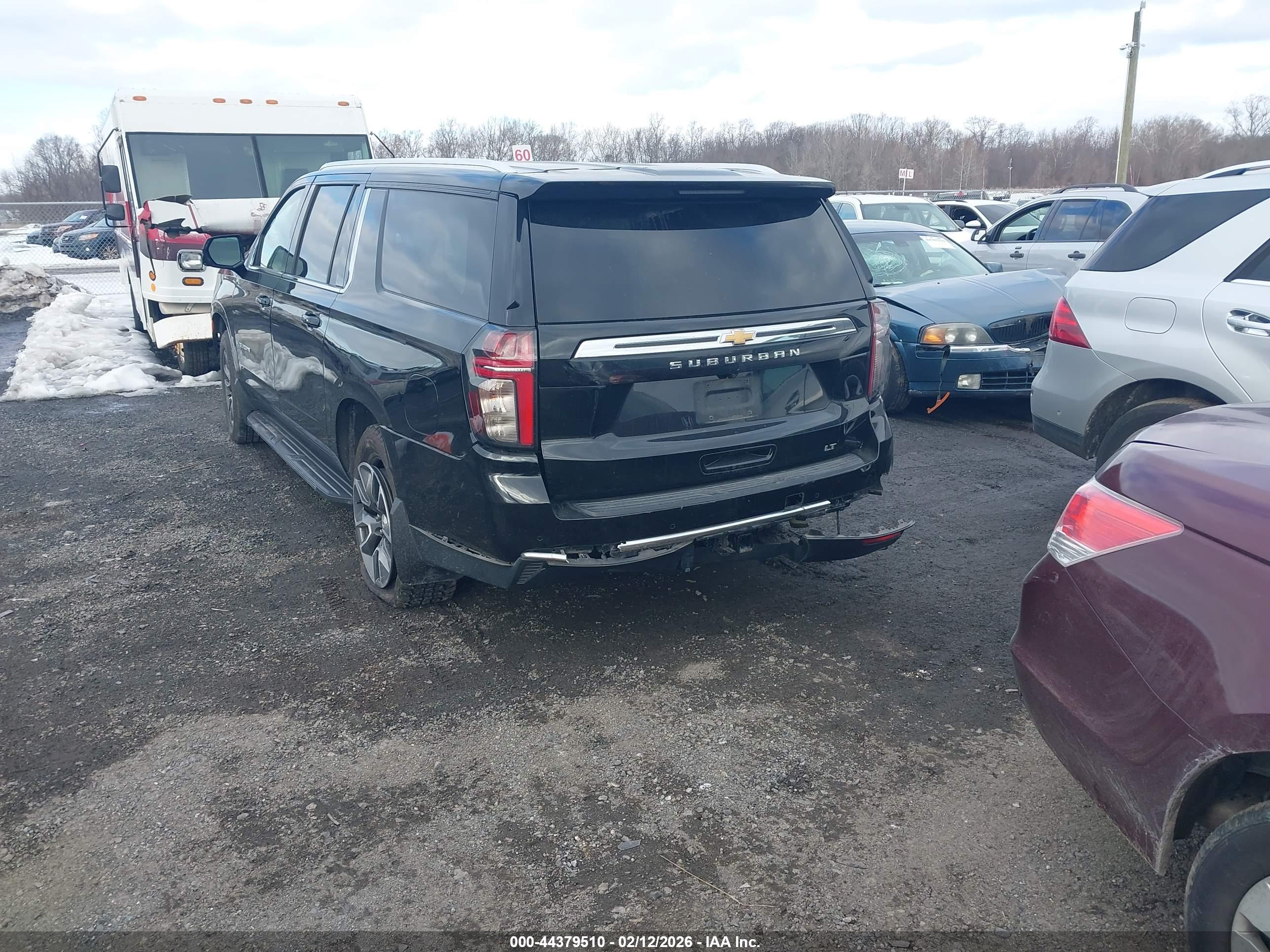 CHEVROLET SUBURBAN image 3