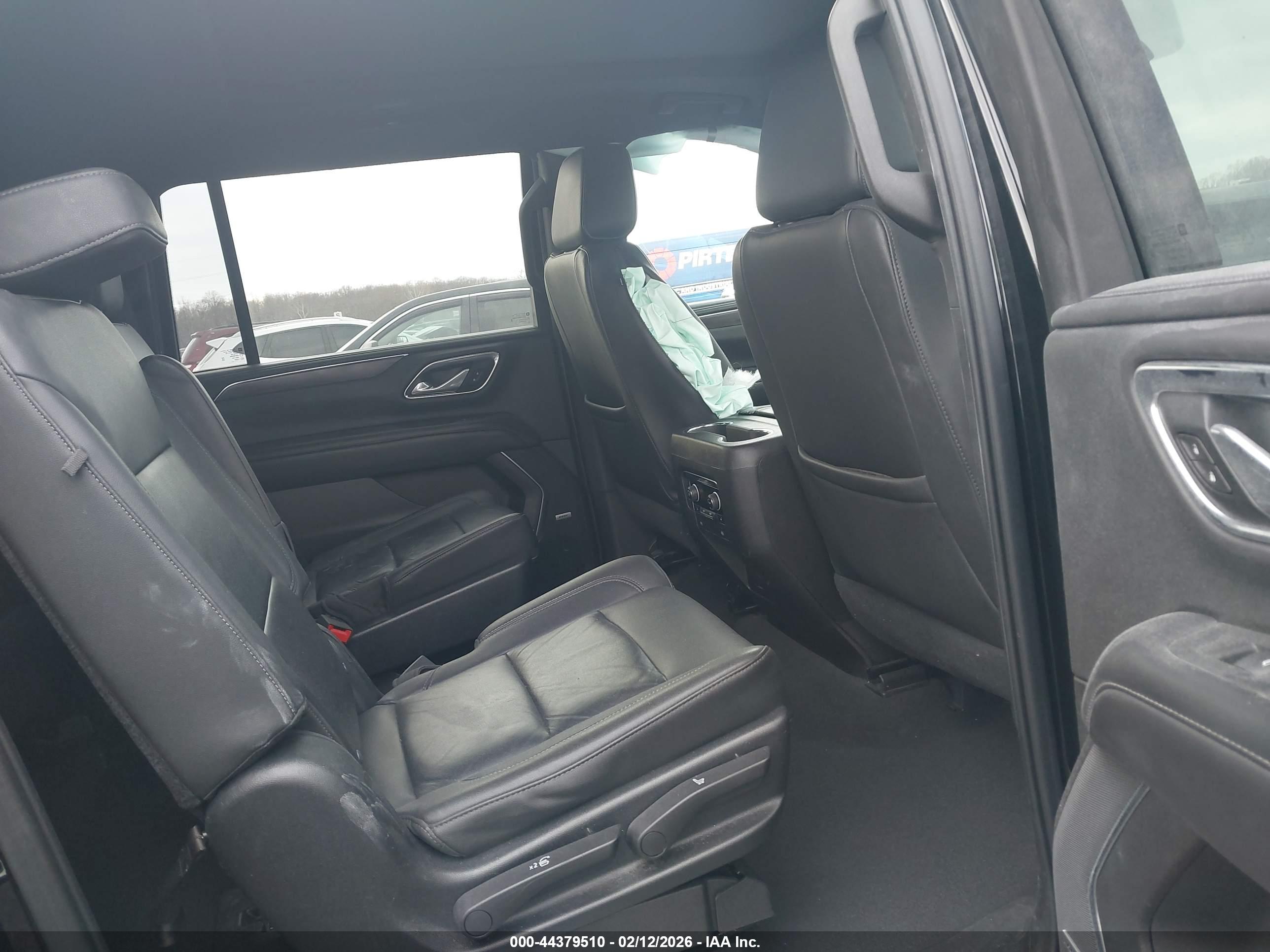 CHEVROLET SUBURBAN image 8