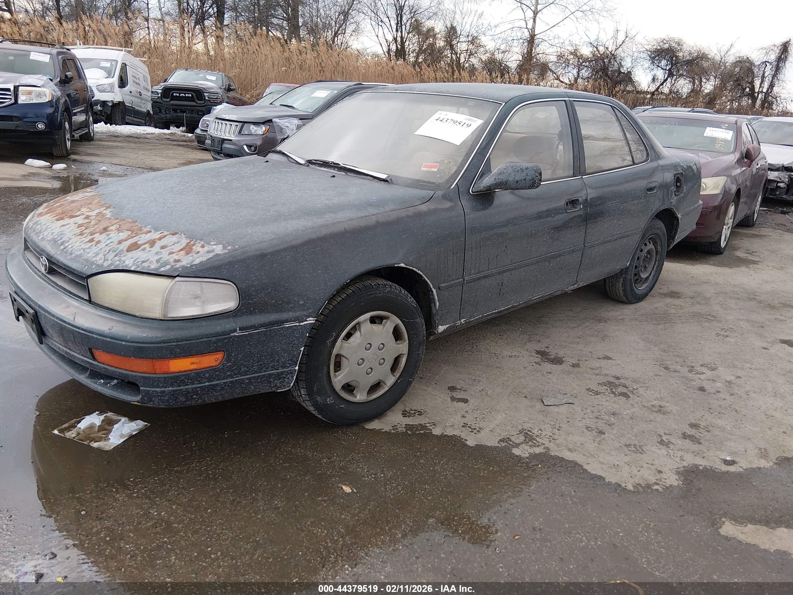 TOYOTA CAMRY image 2