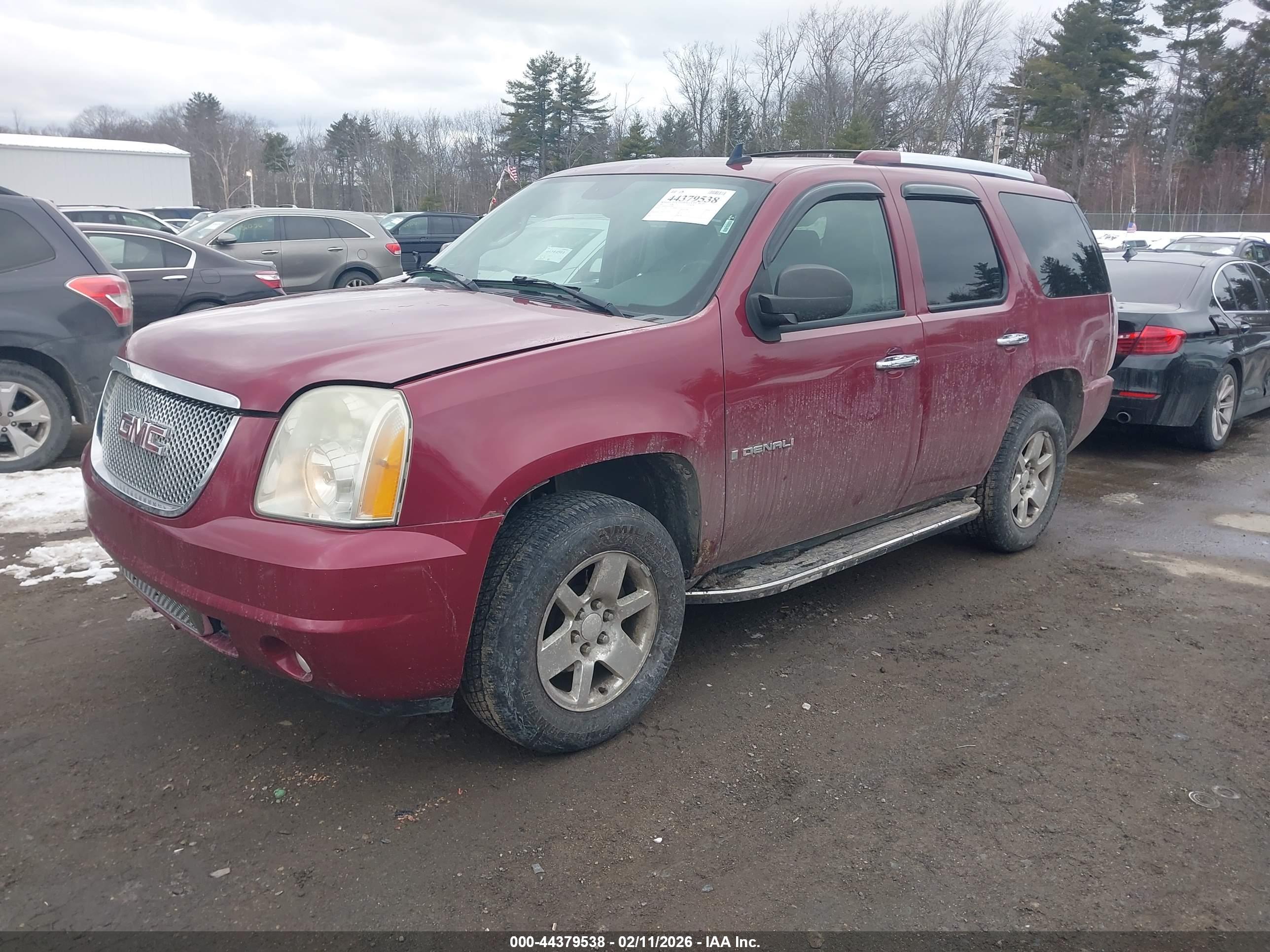 GMC YUKON image 2