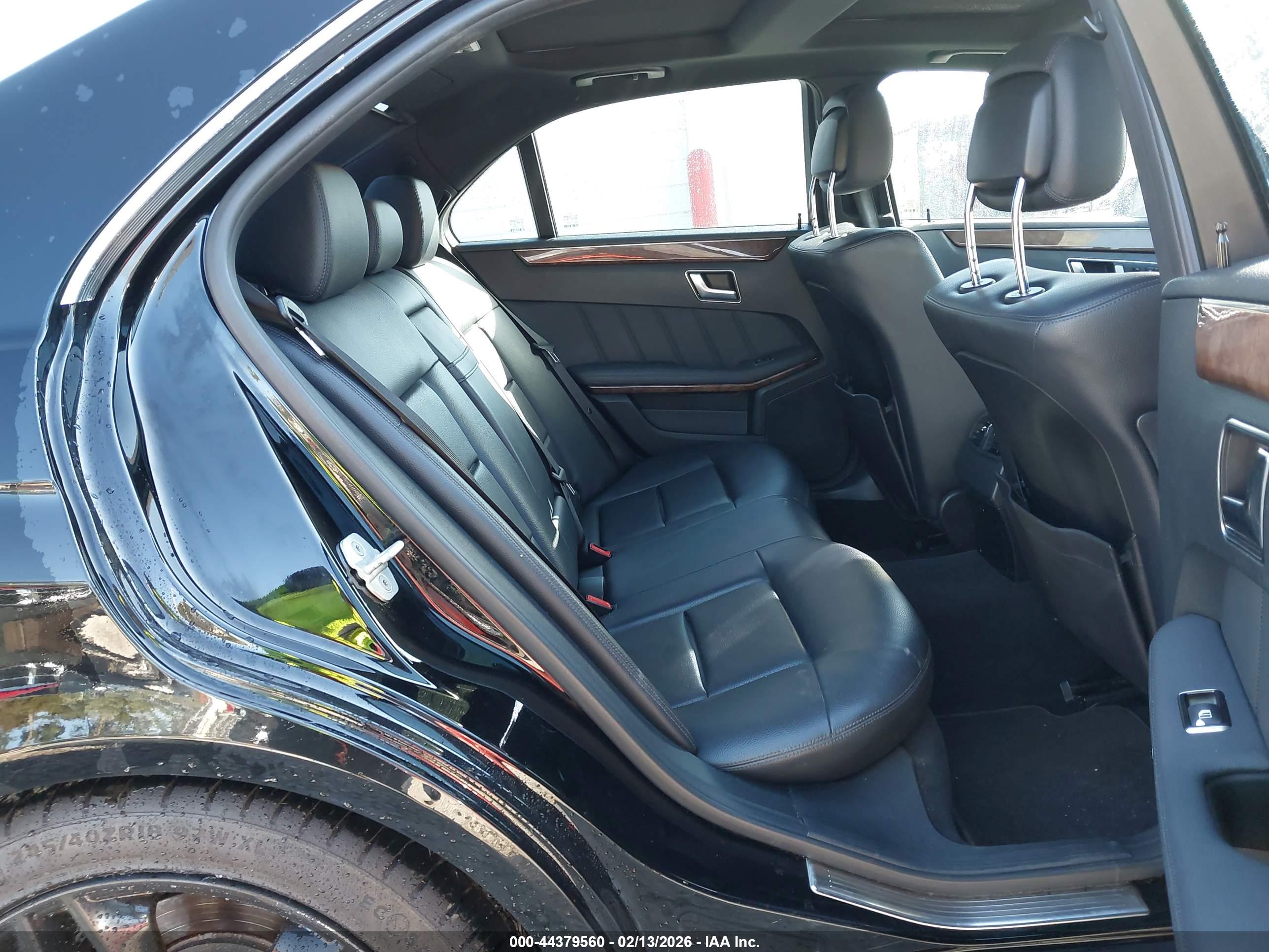 MERCEDES-BENZ E image 8