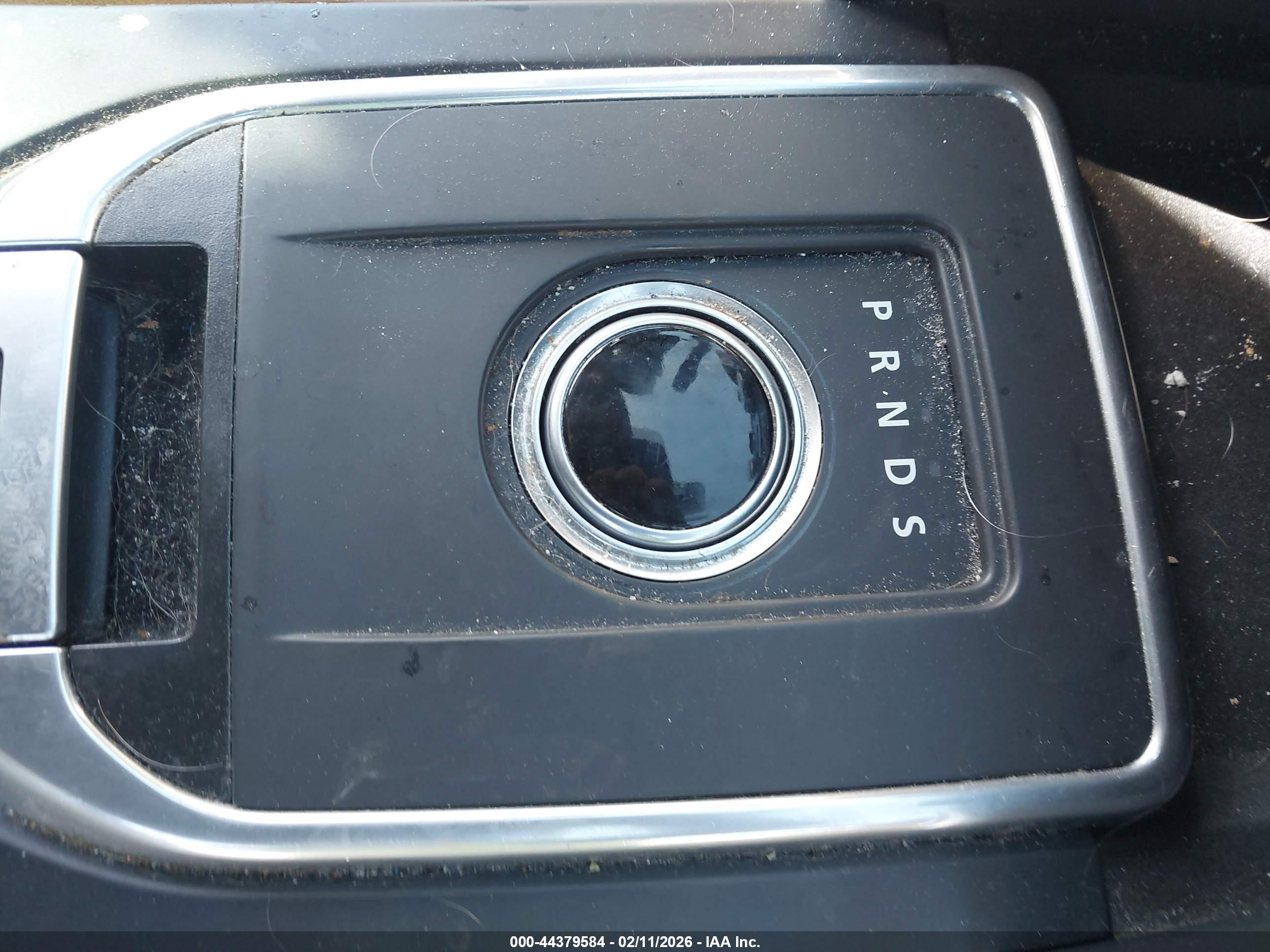 LAND ROVER image 6