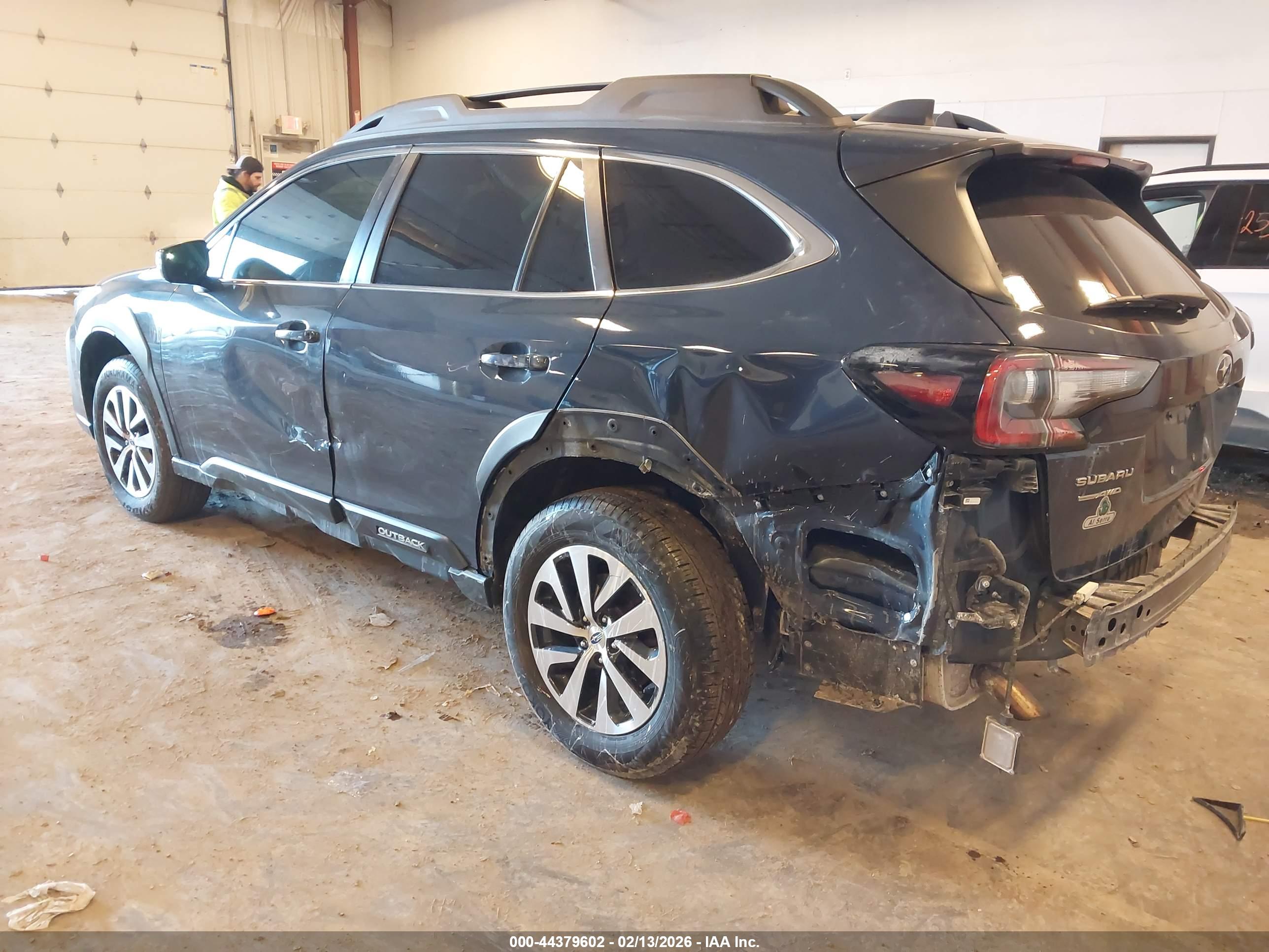 SUBARU OUTBACK image 3