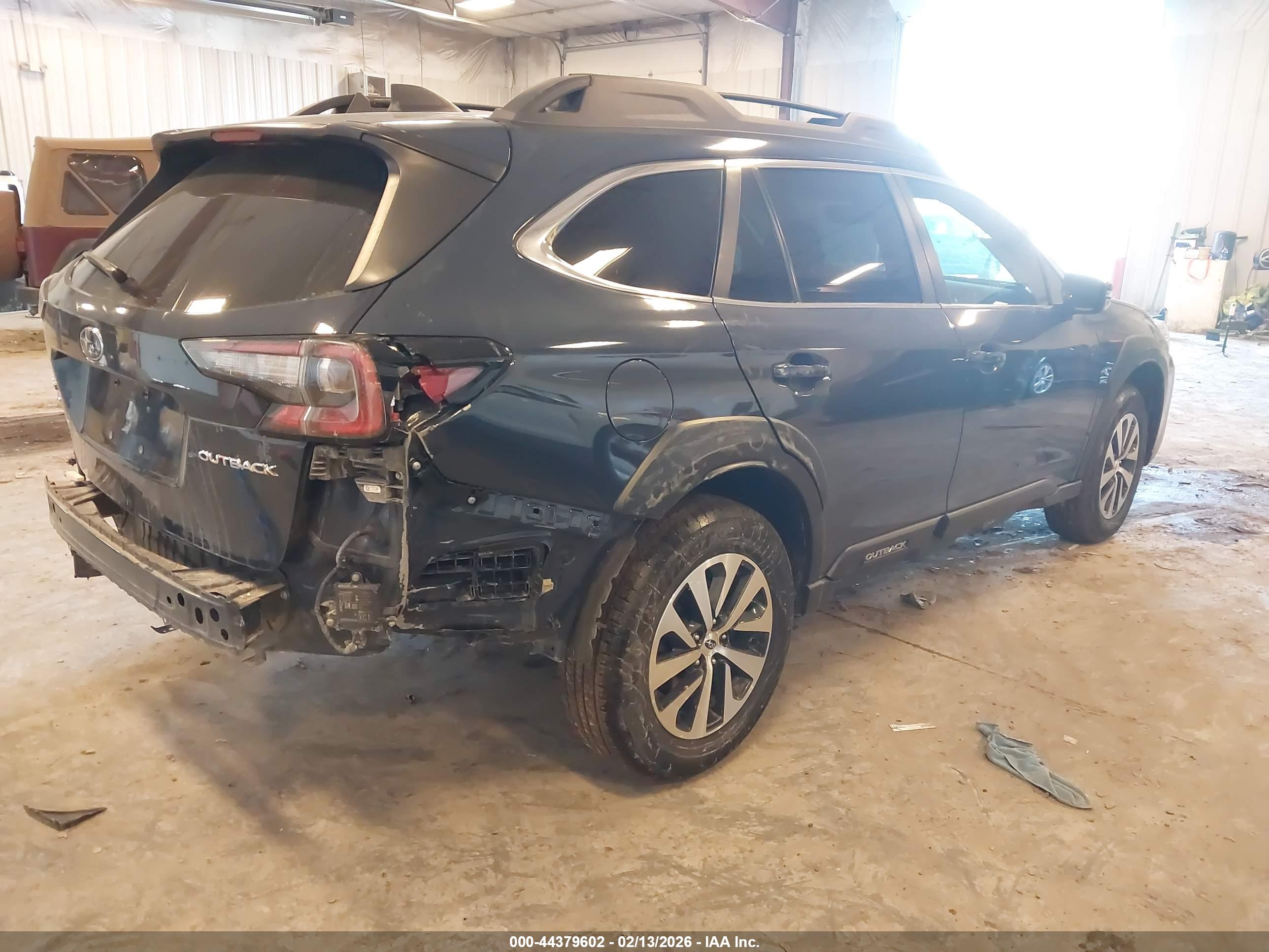 SUBARU OUTBACK image 4