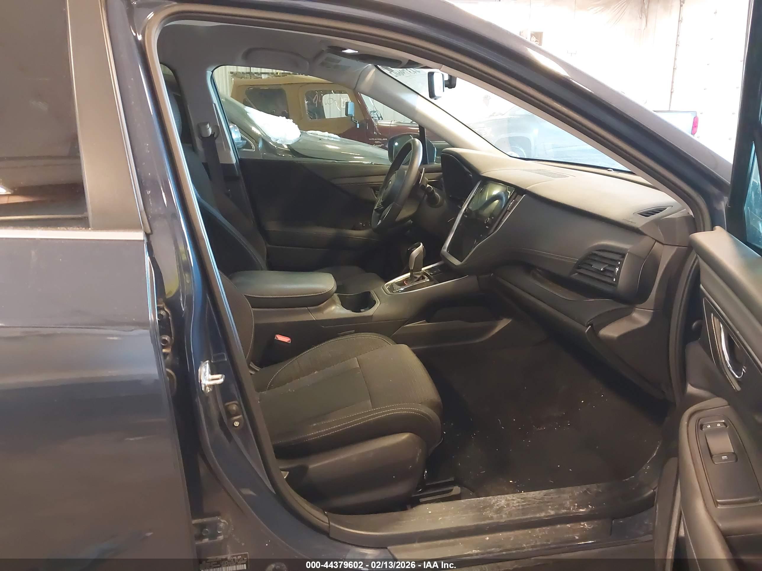 SUBARU OUTBACK image 5