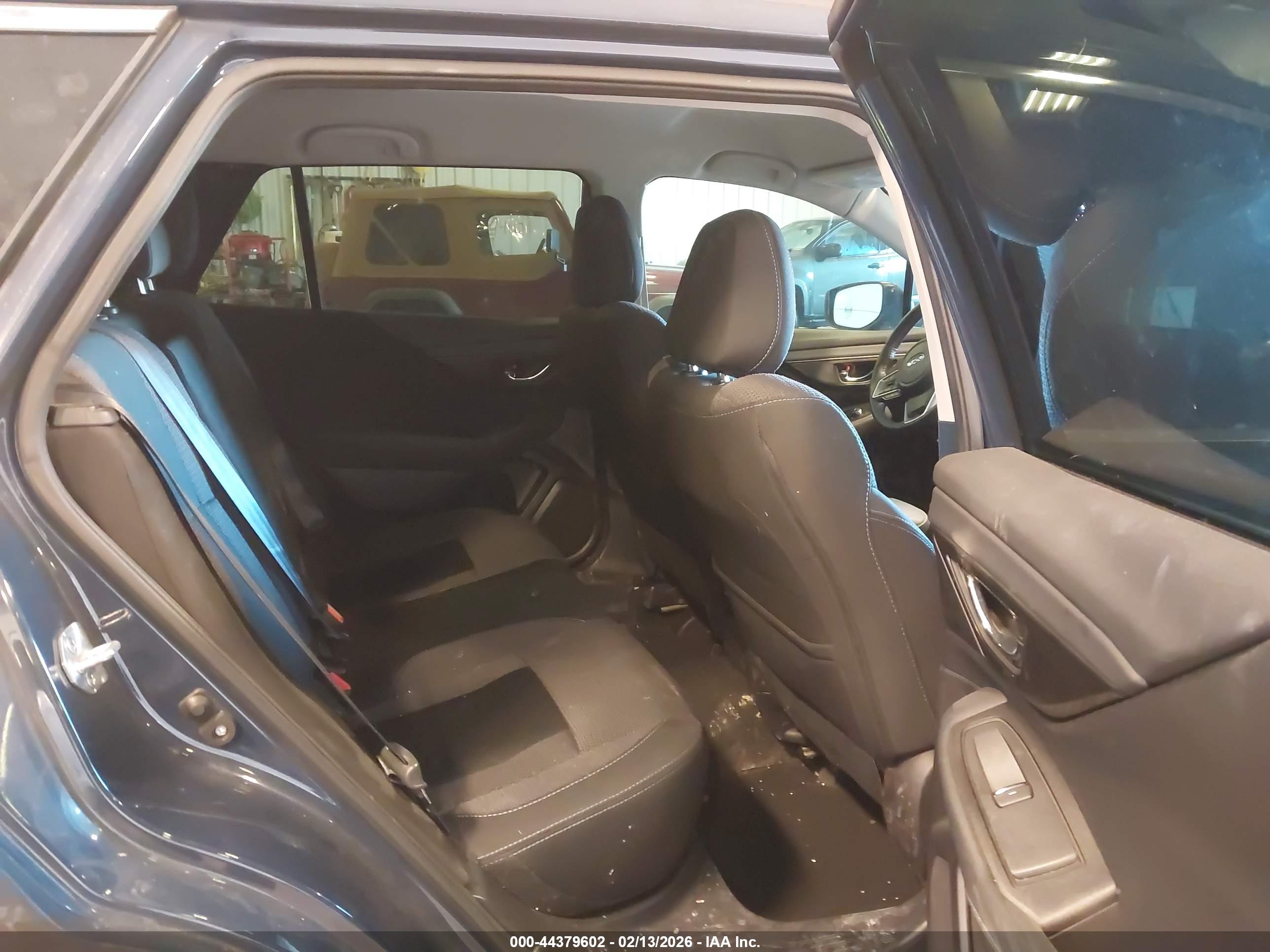 SUBARU OUTBACK image 8
