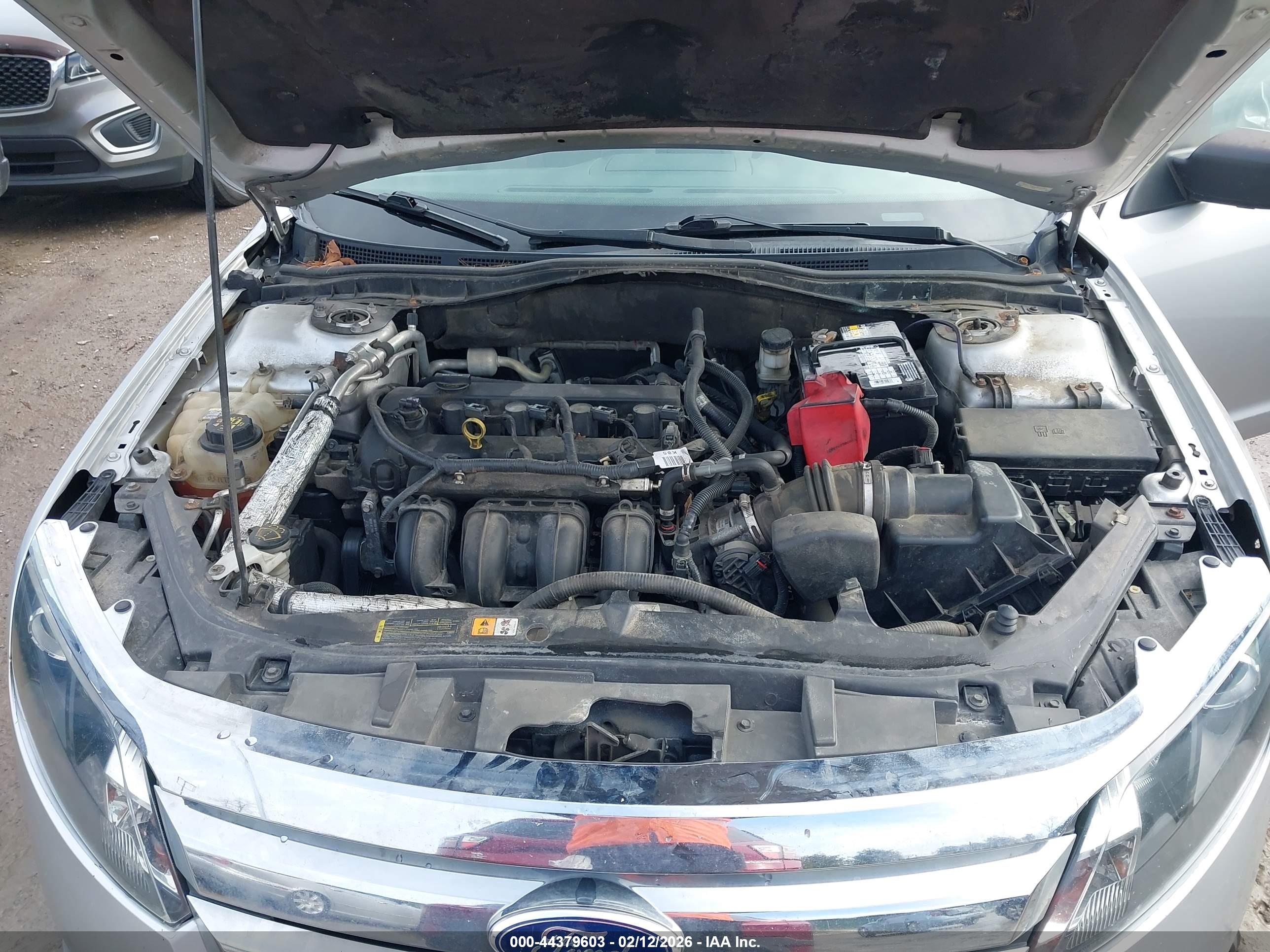 FORD FUSION image 10