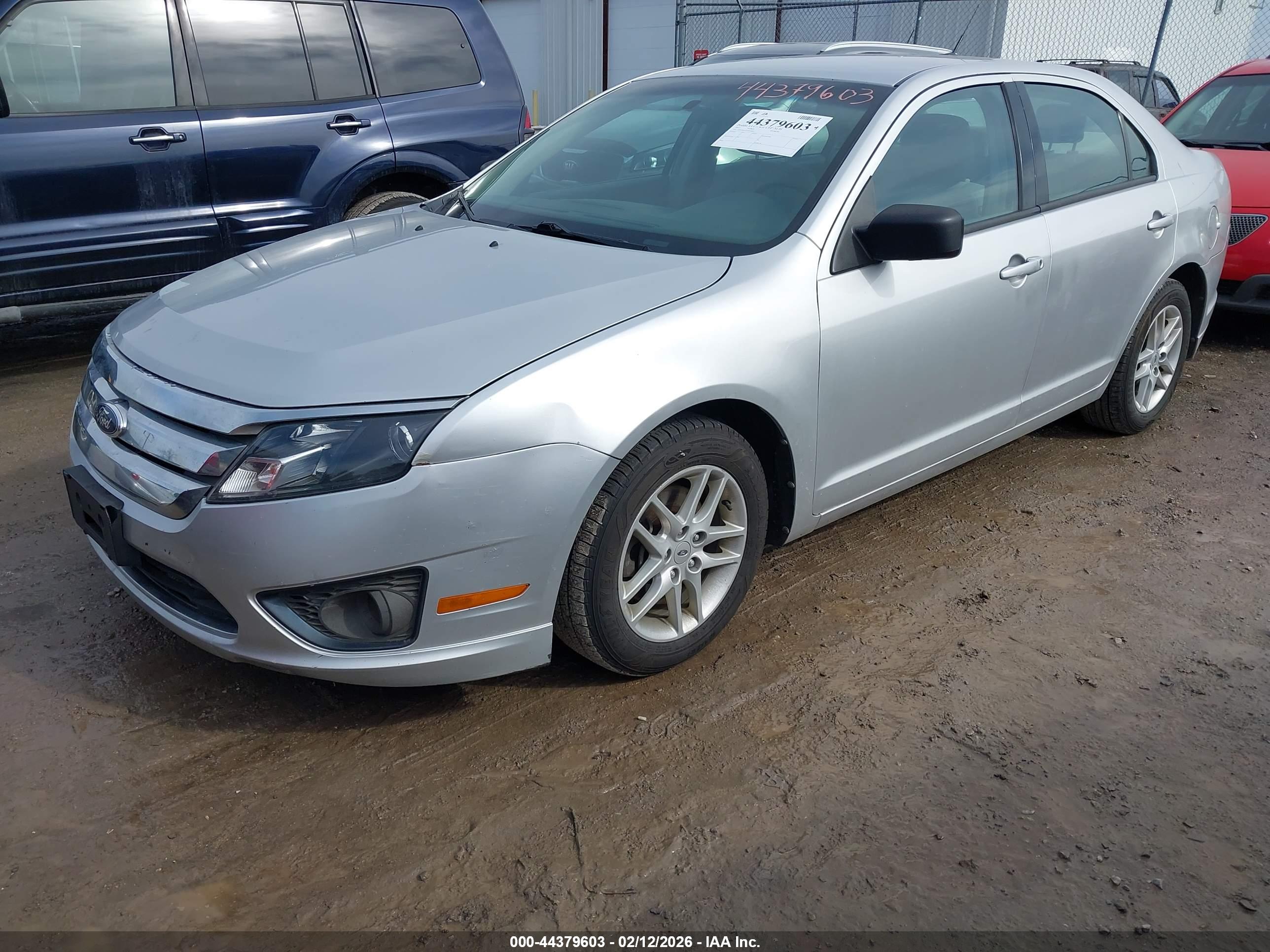 FORD FUSION image 2