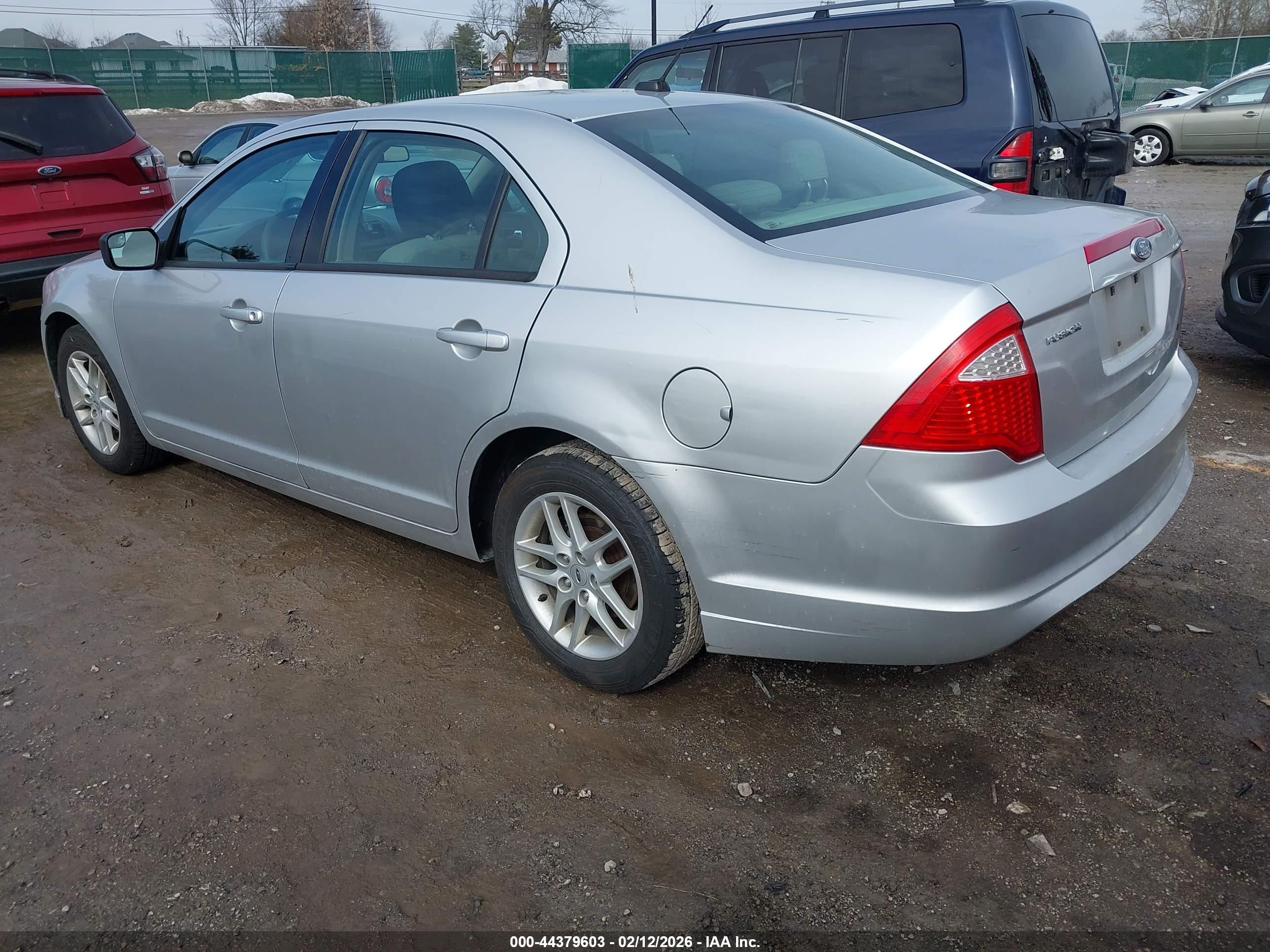 FORD FUSION image 3