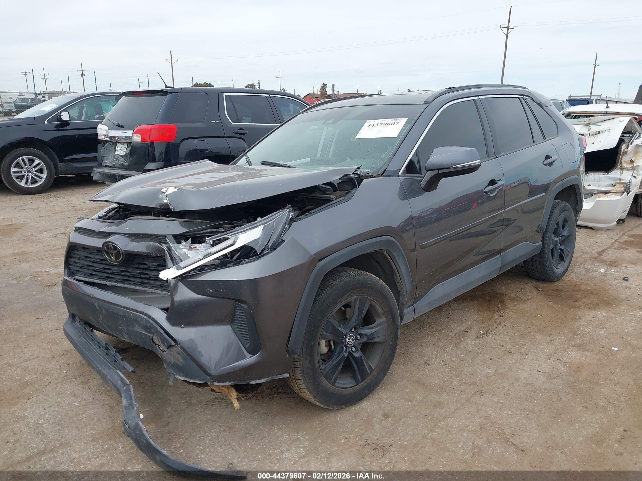 TOYOTA RAV4 image 2