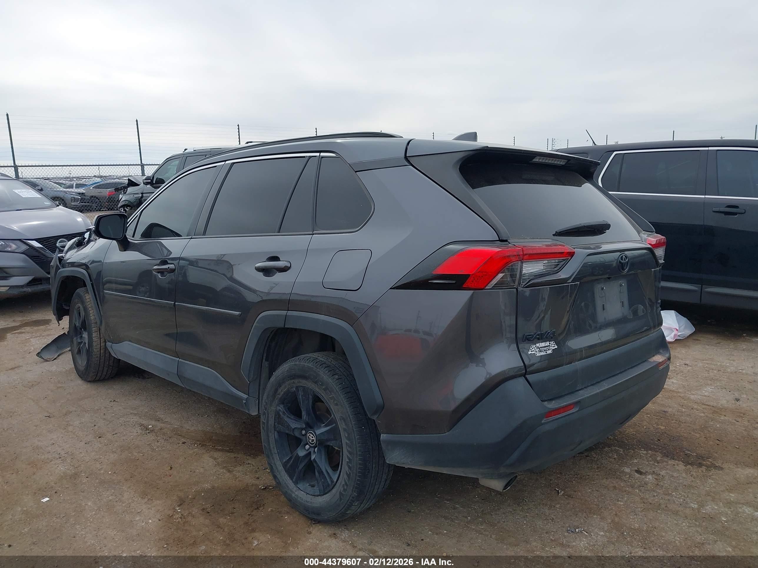 TOYOTA RAV4 image 3