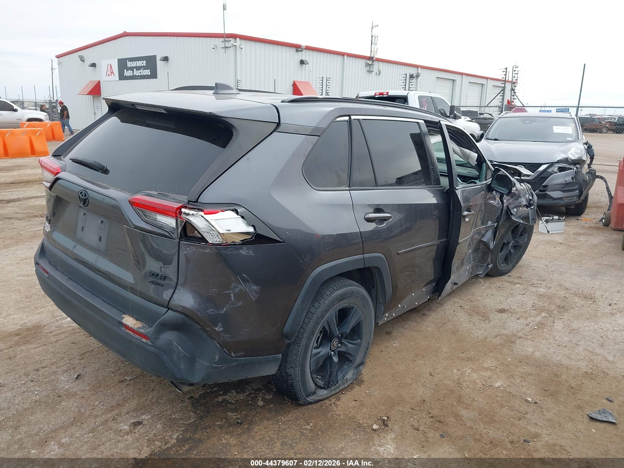 TOYOTA RAV4 image 4