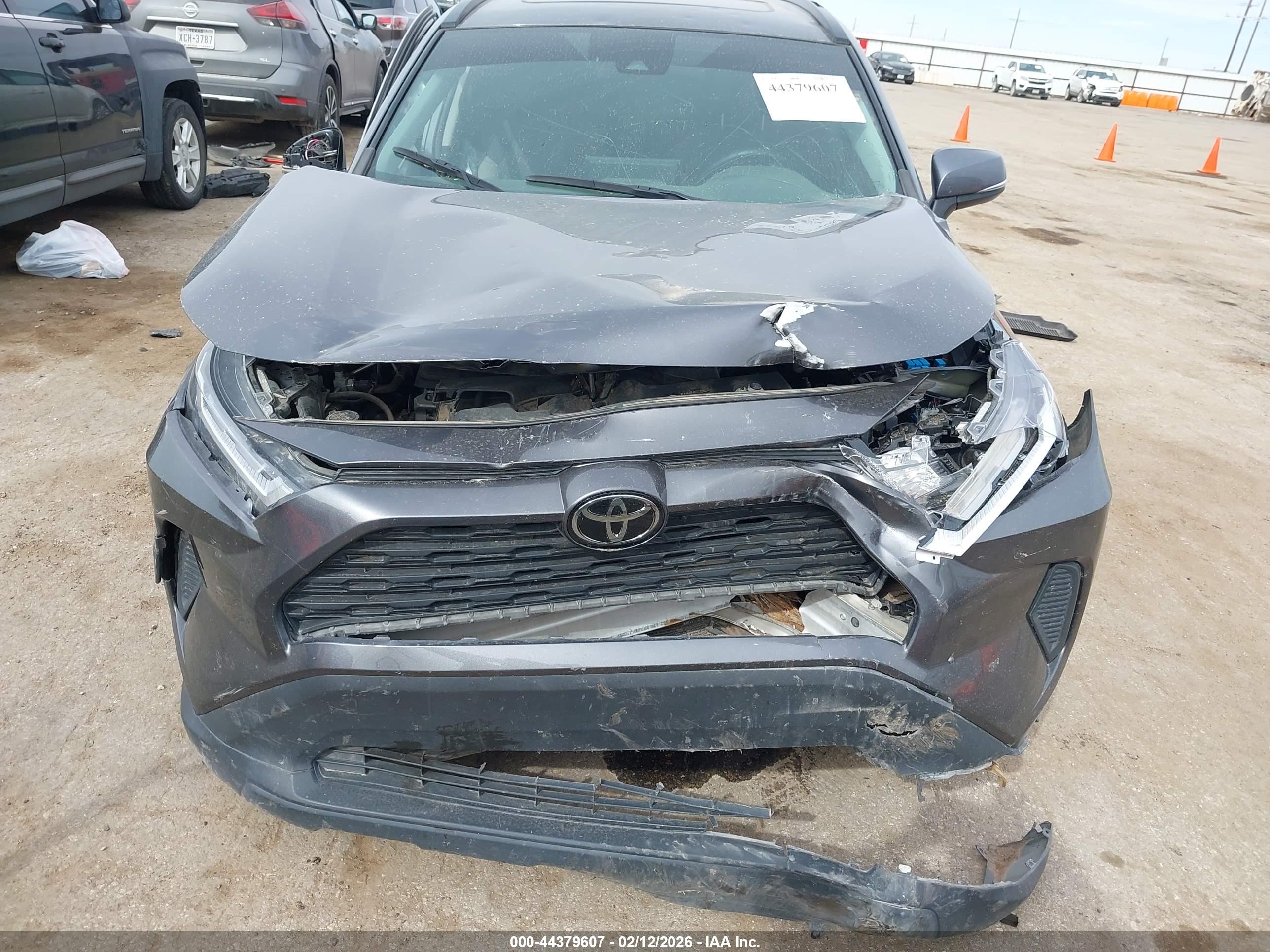 TOYOTA RAV4 image 6