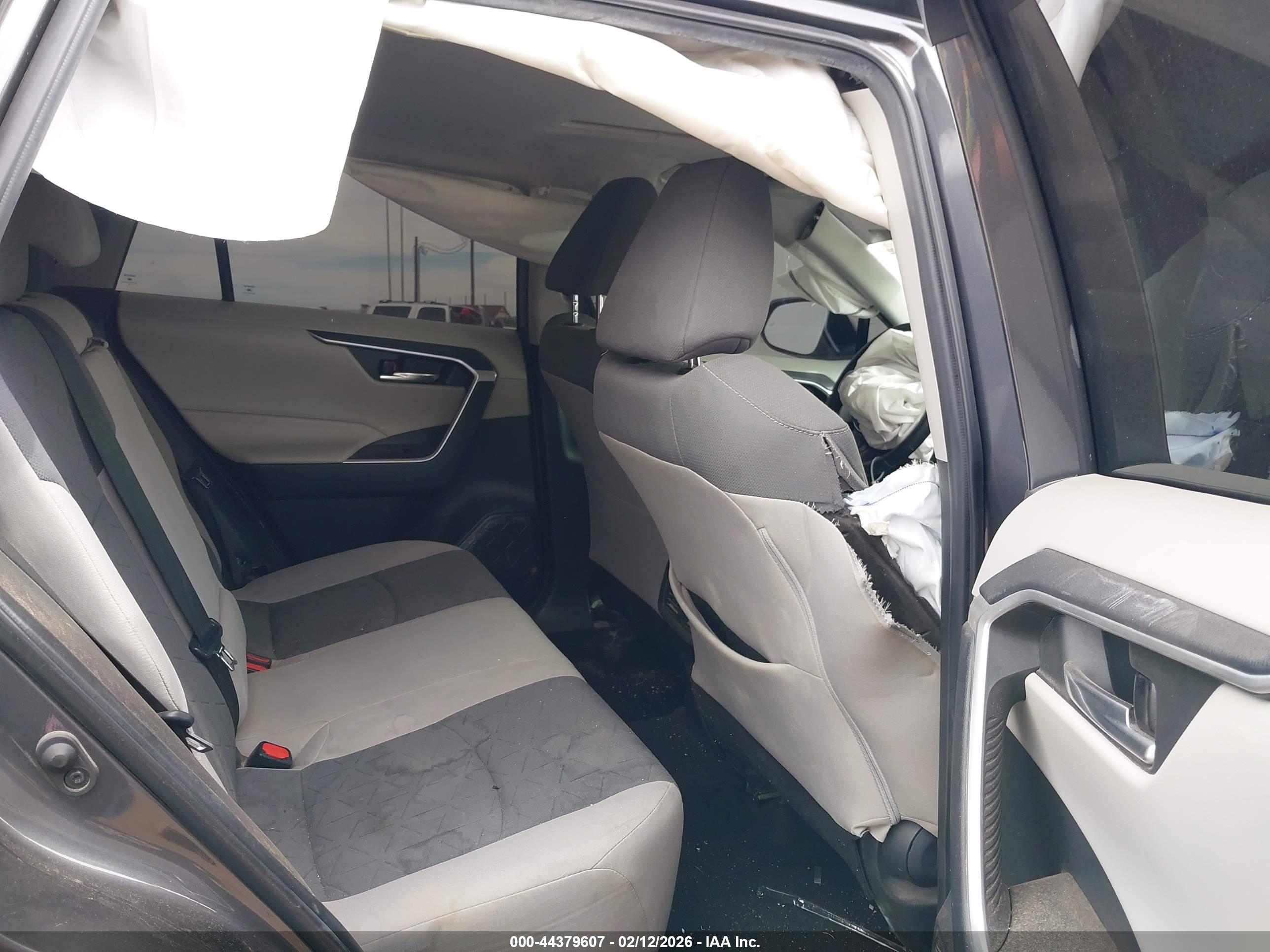 TOYOTA RAV4 image 8
