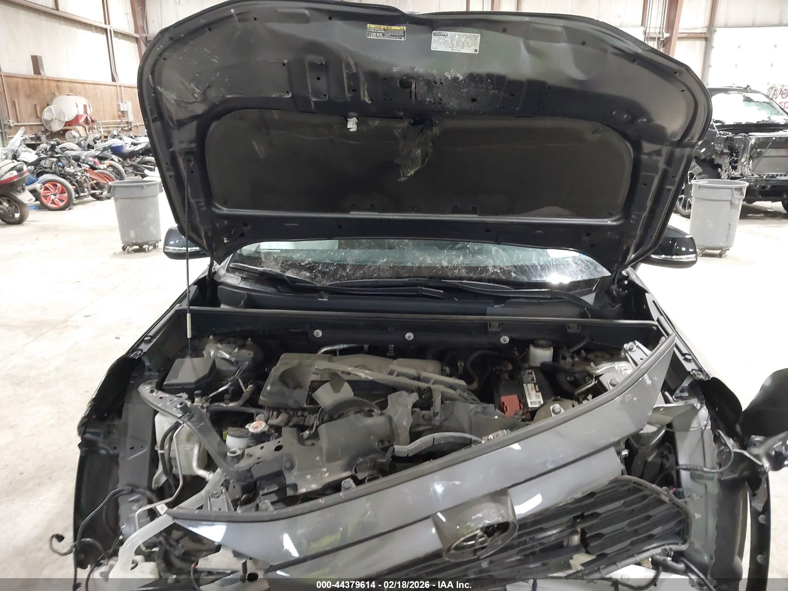 TOYOTA RAV4 image 10