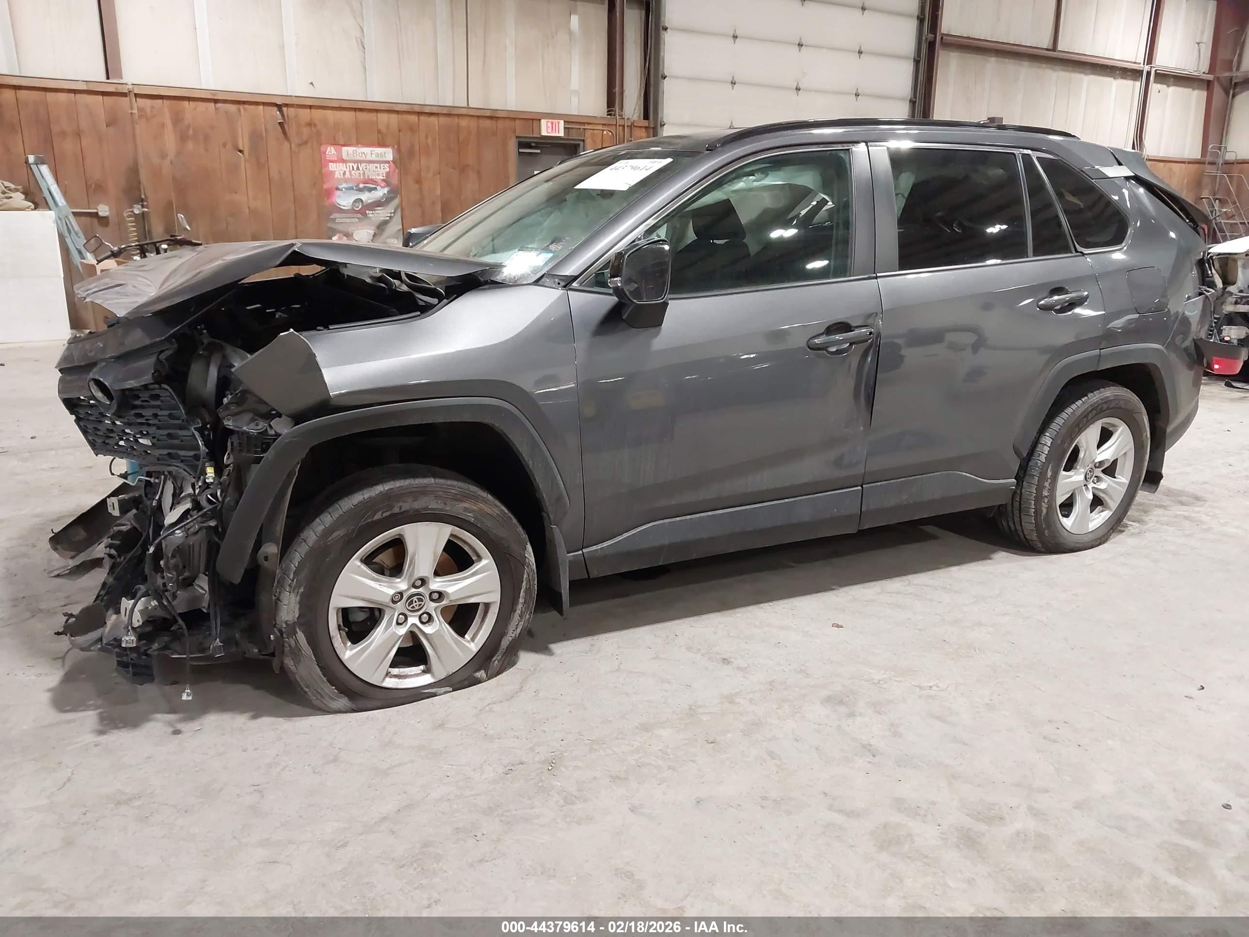TOYOTA RAV4 image 2