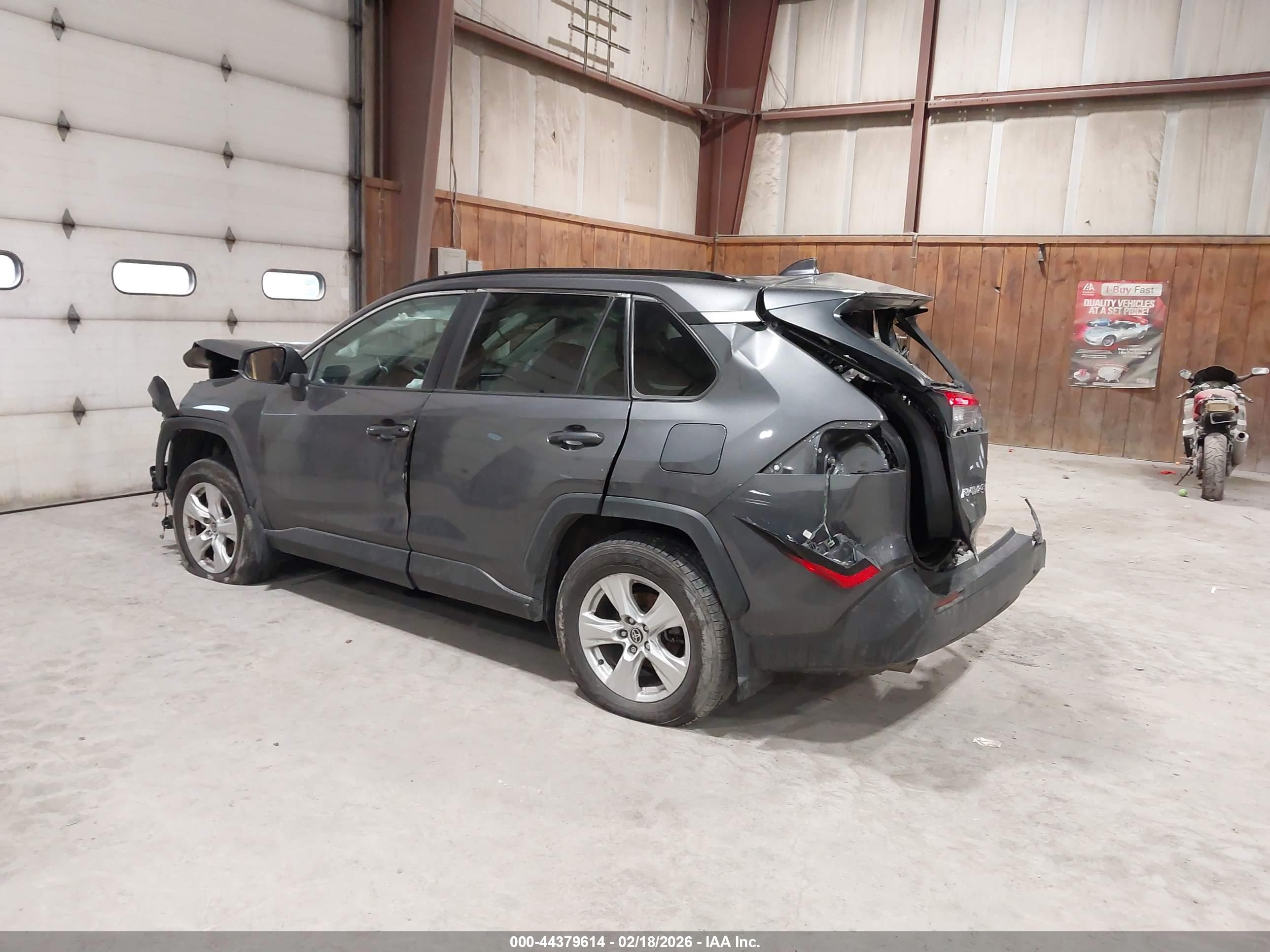 TOYOTA RAV4 image 3