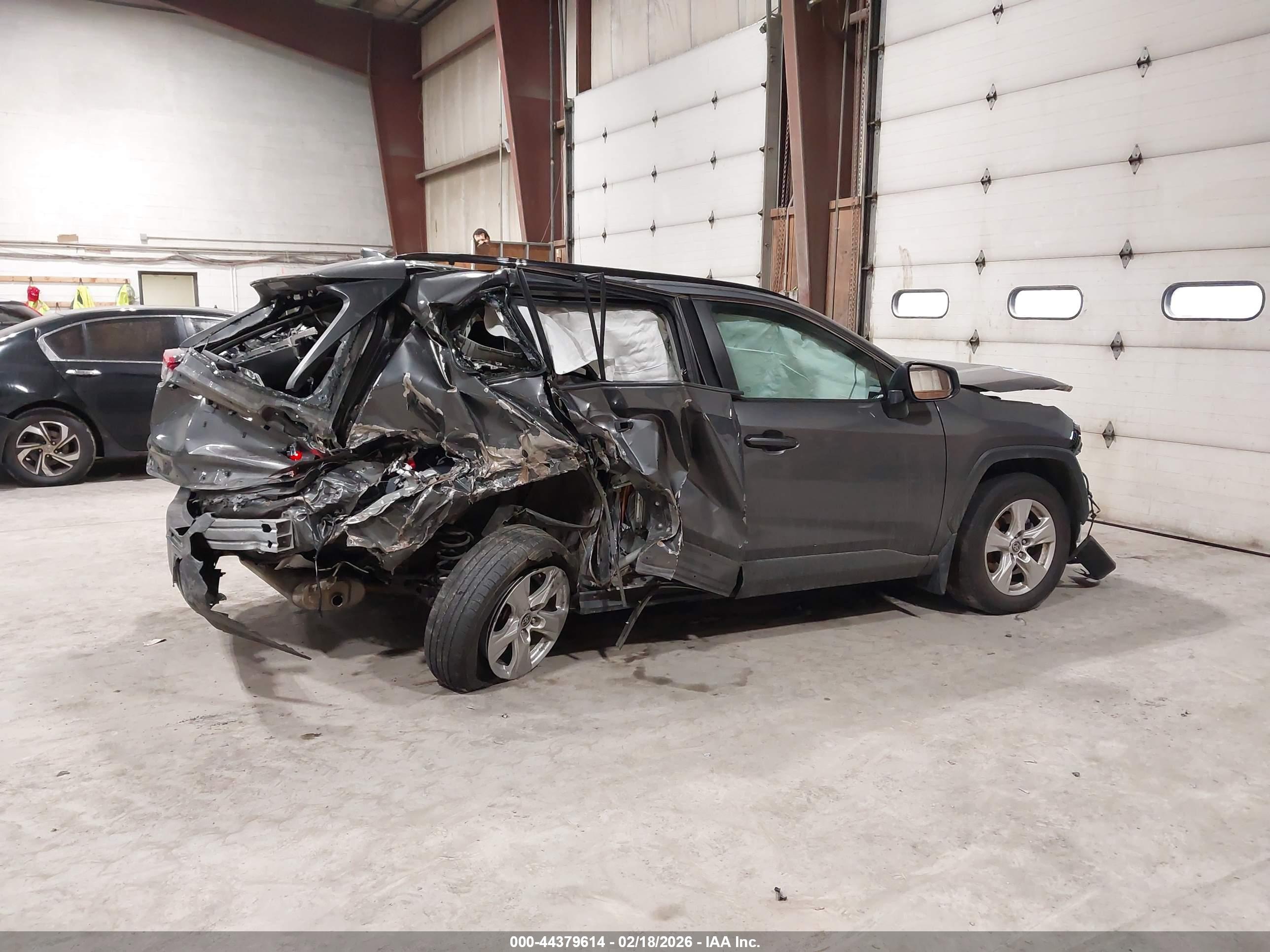TOYOTA RAV4 image 4