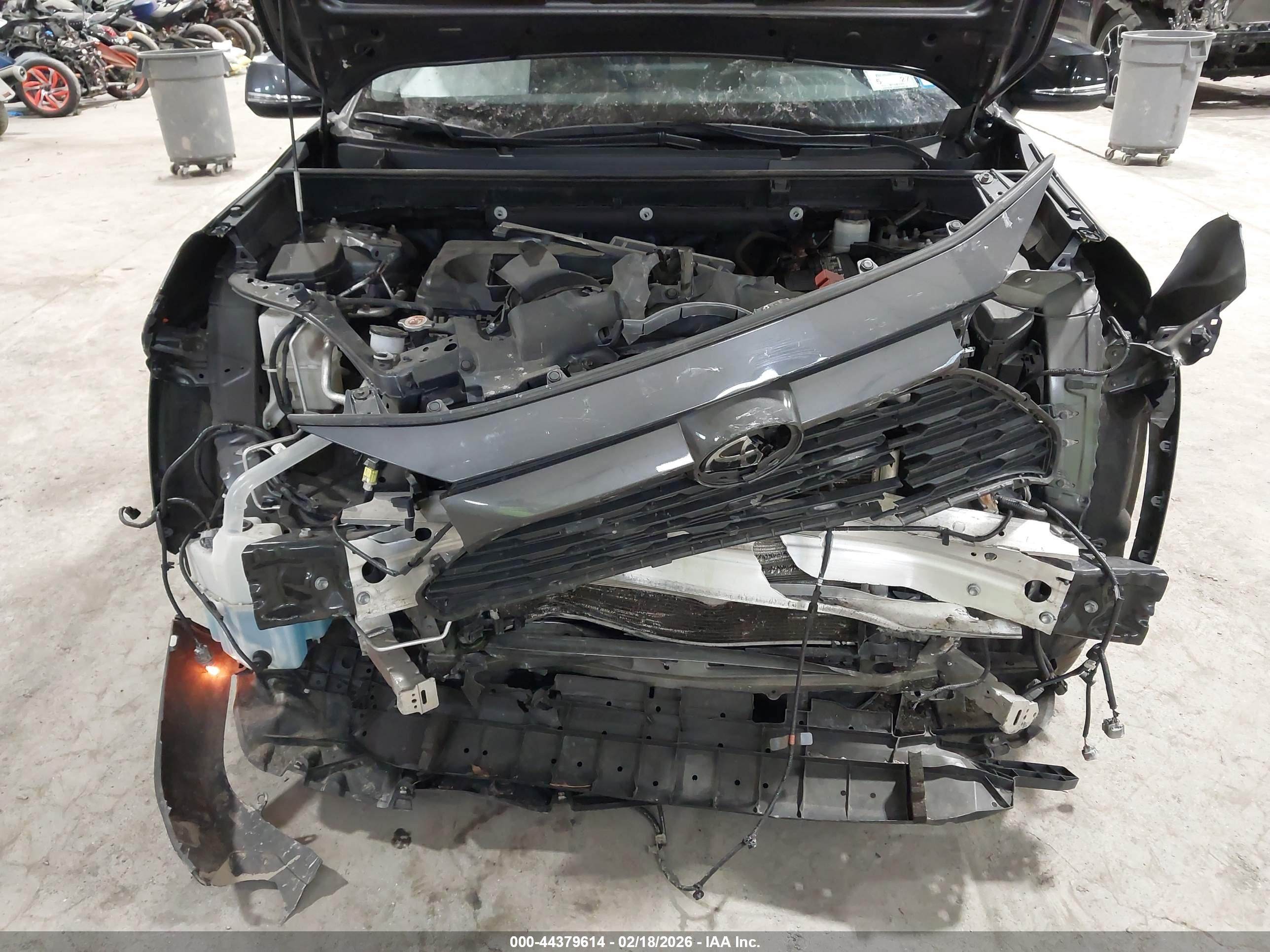 TOYOTA RAV4 image 6