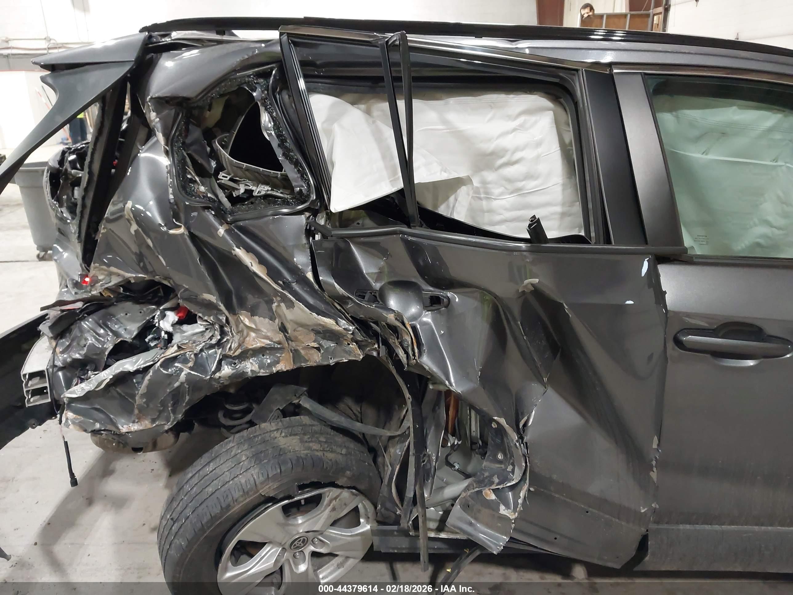 TOYOTA RAV4 image 8