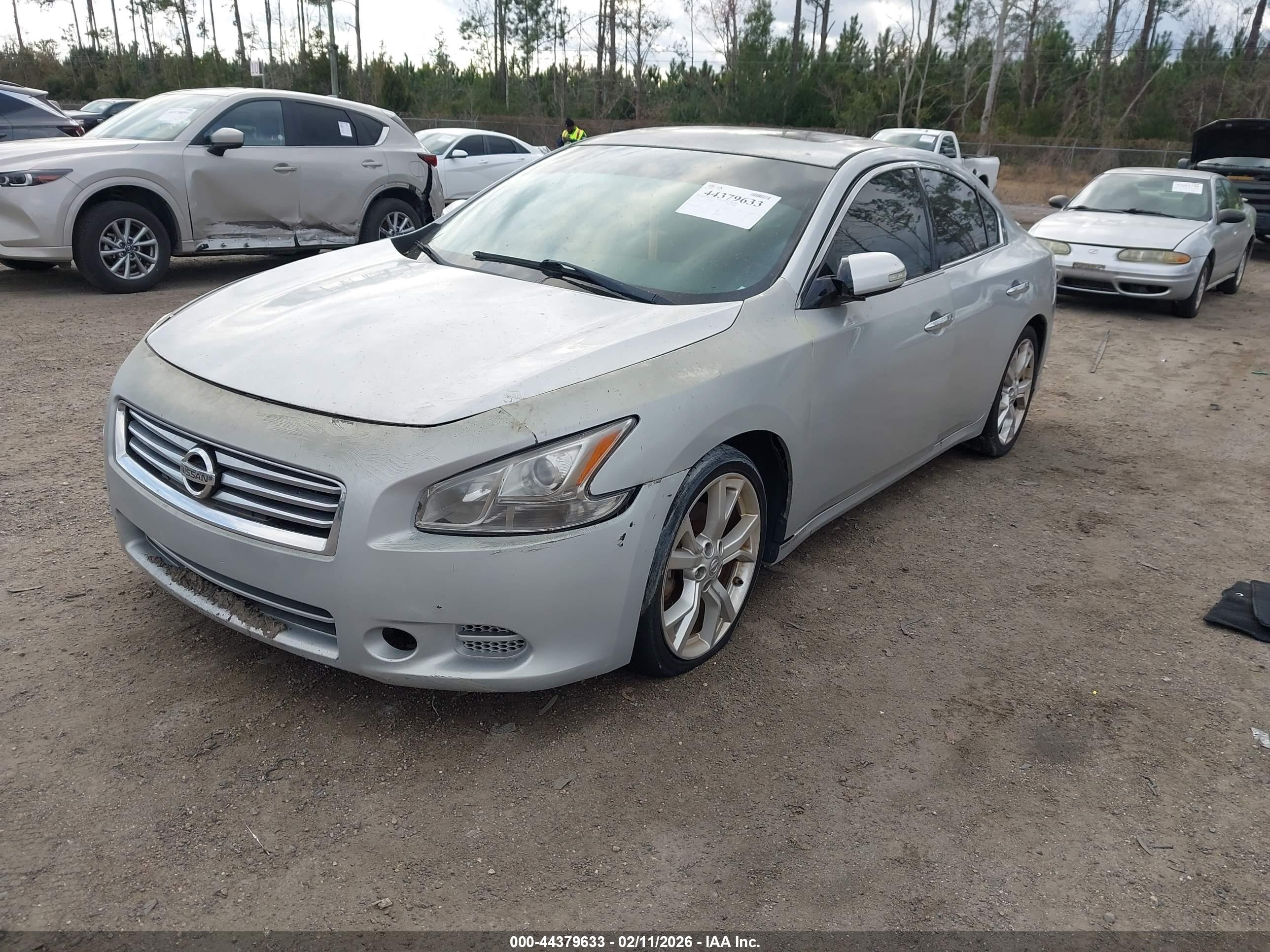 NISSAN MAXIMA image 2