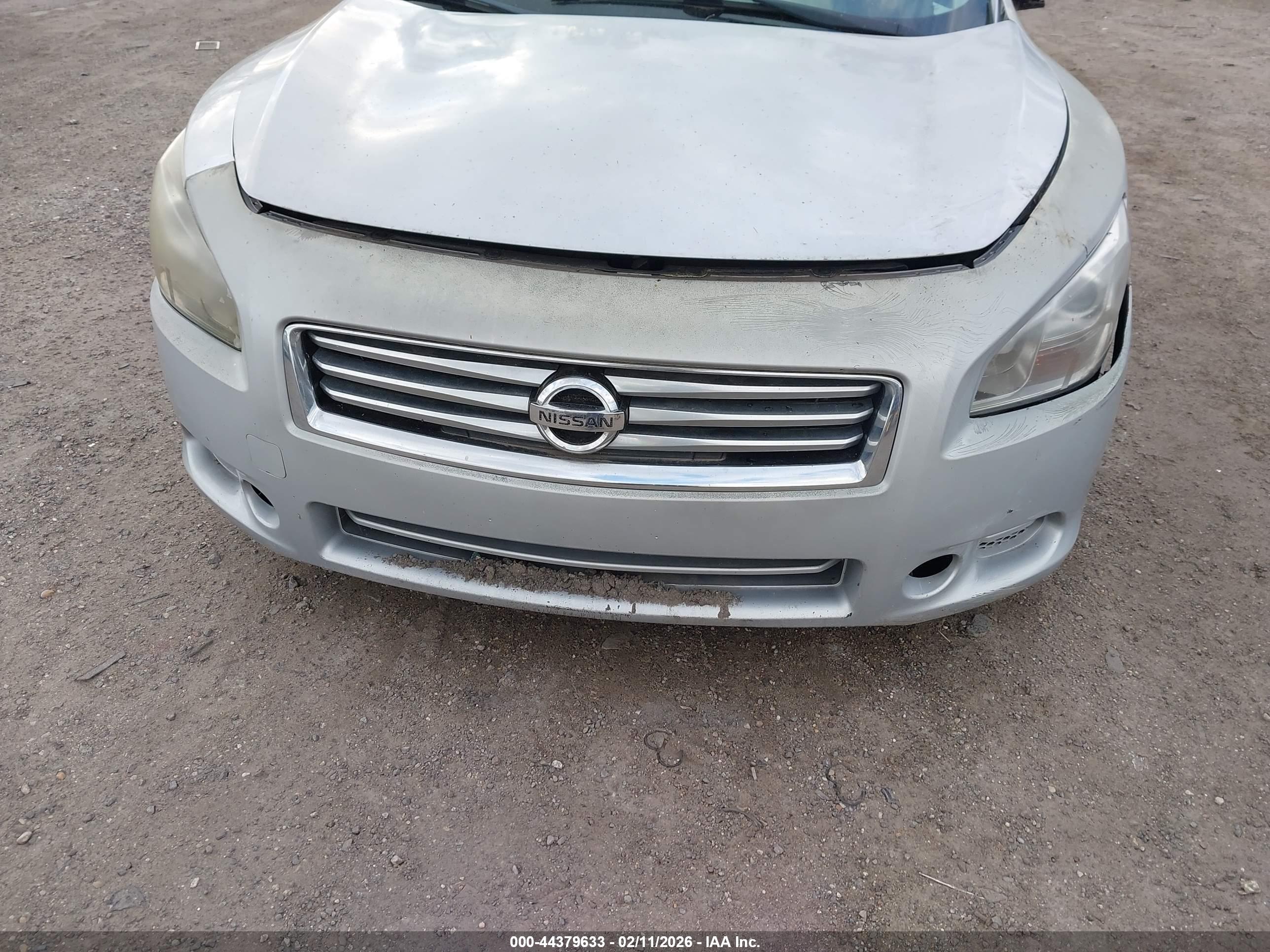 NISSAN MAXIMA image 6