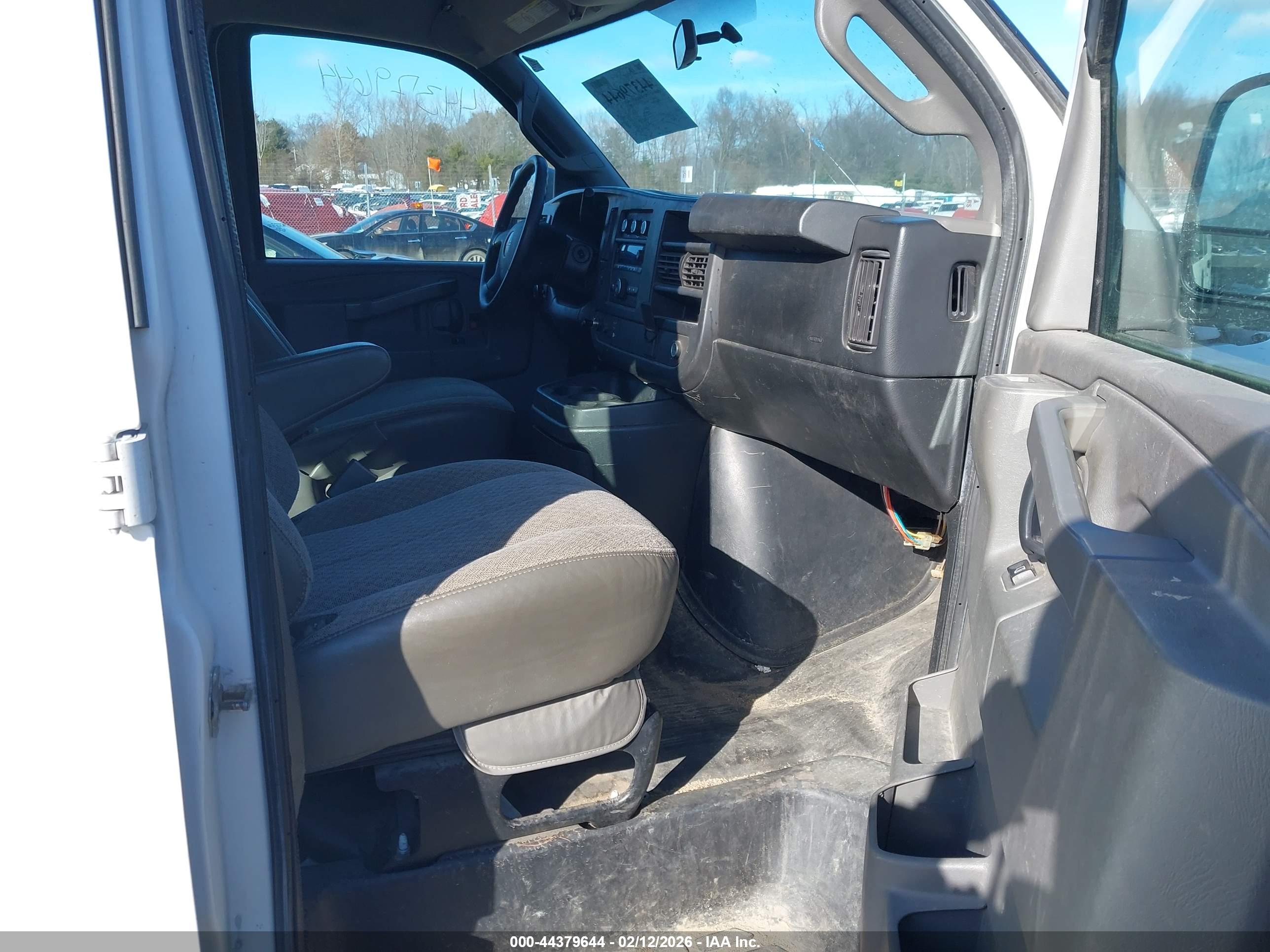 GMC SAVANA image 5