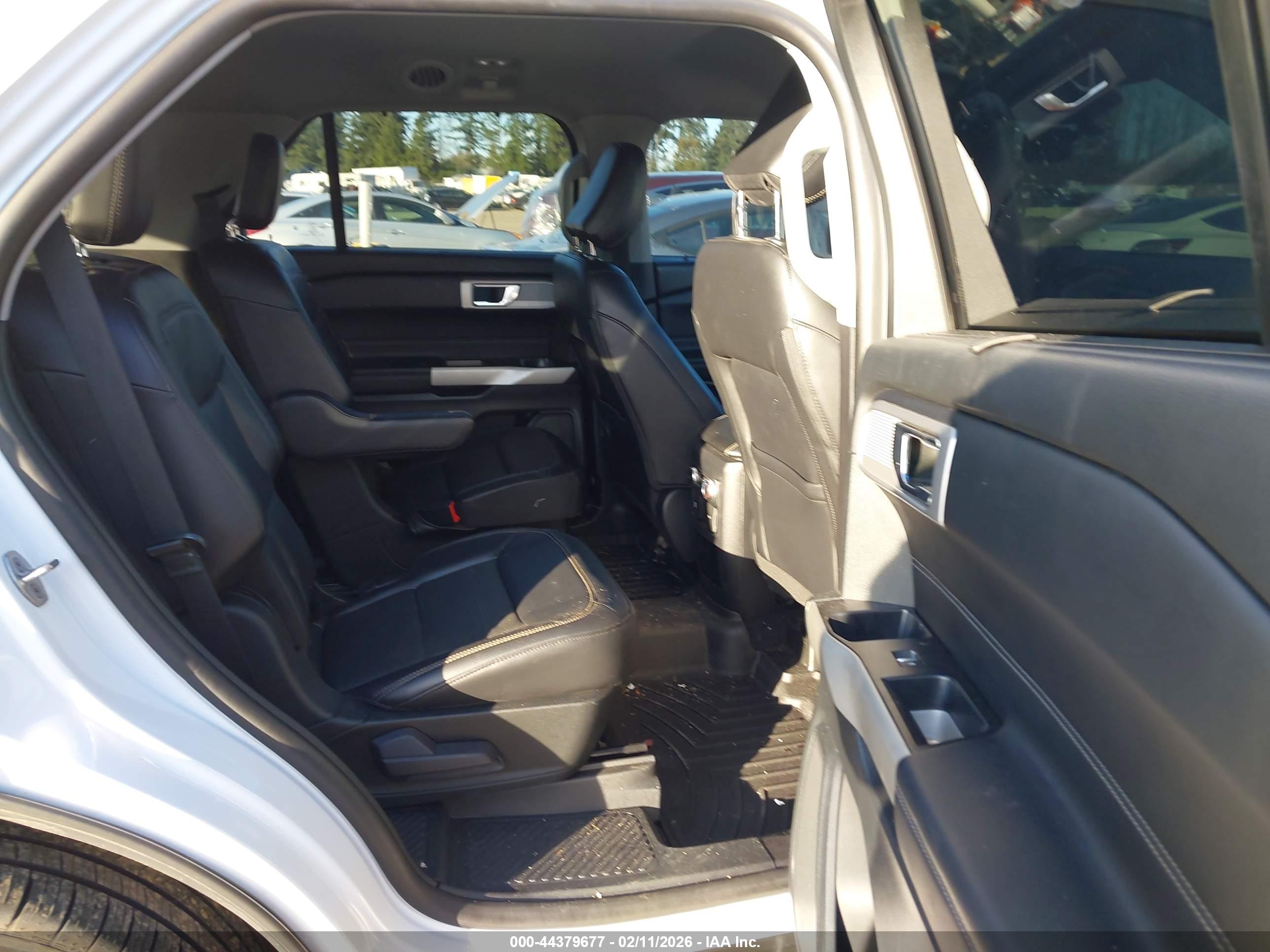 FORD EXPLORER image 8