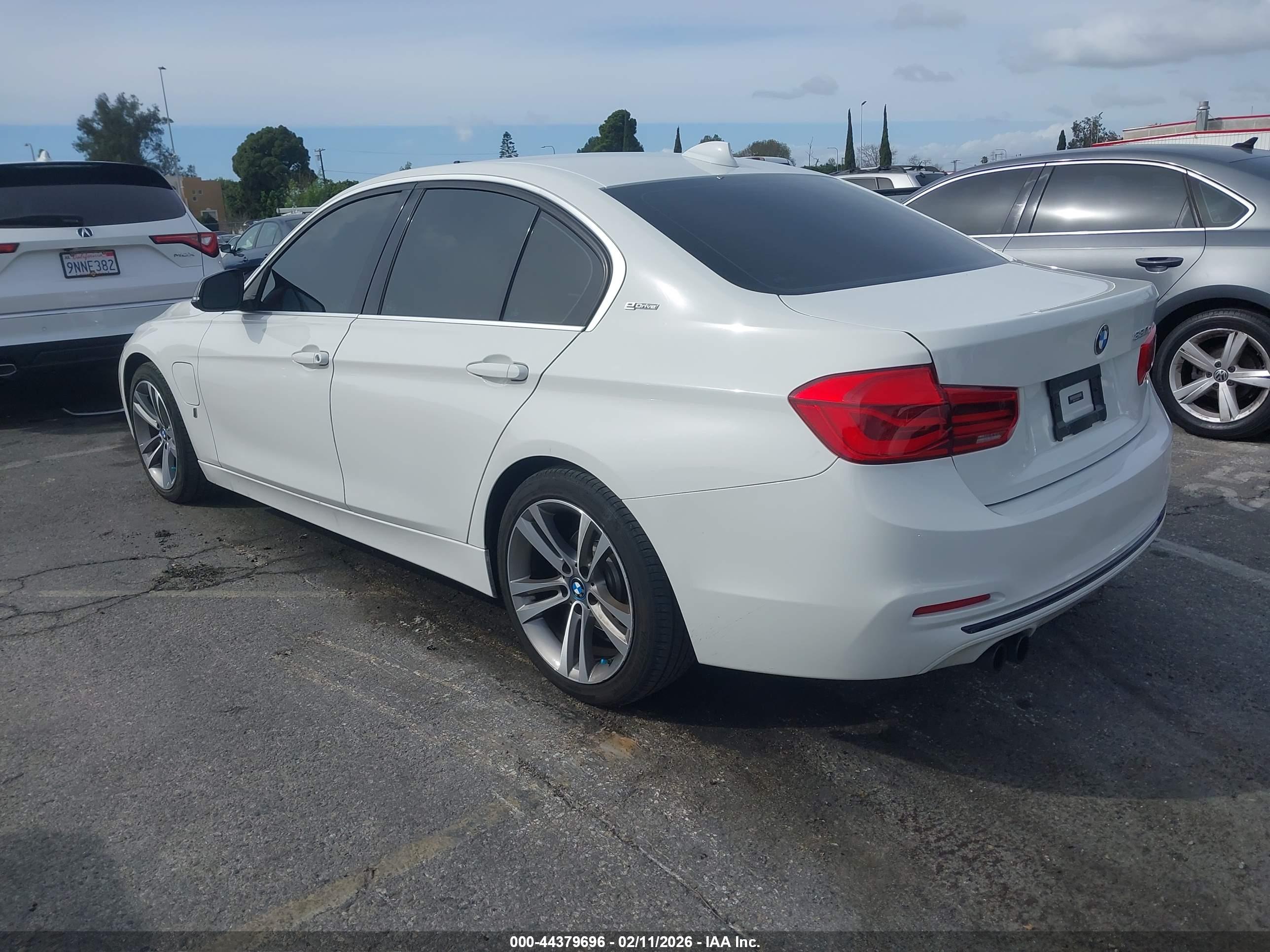 BMW 330E image 3