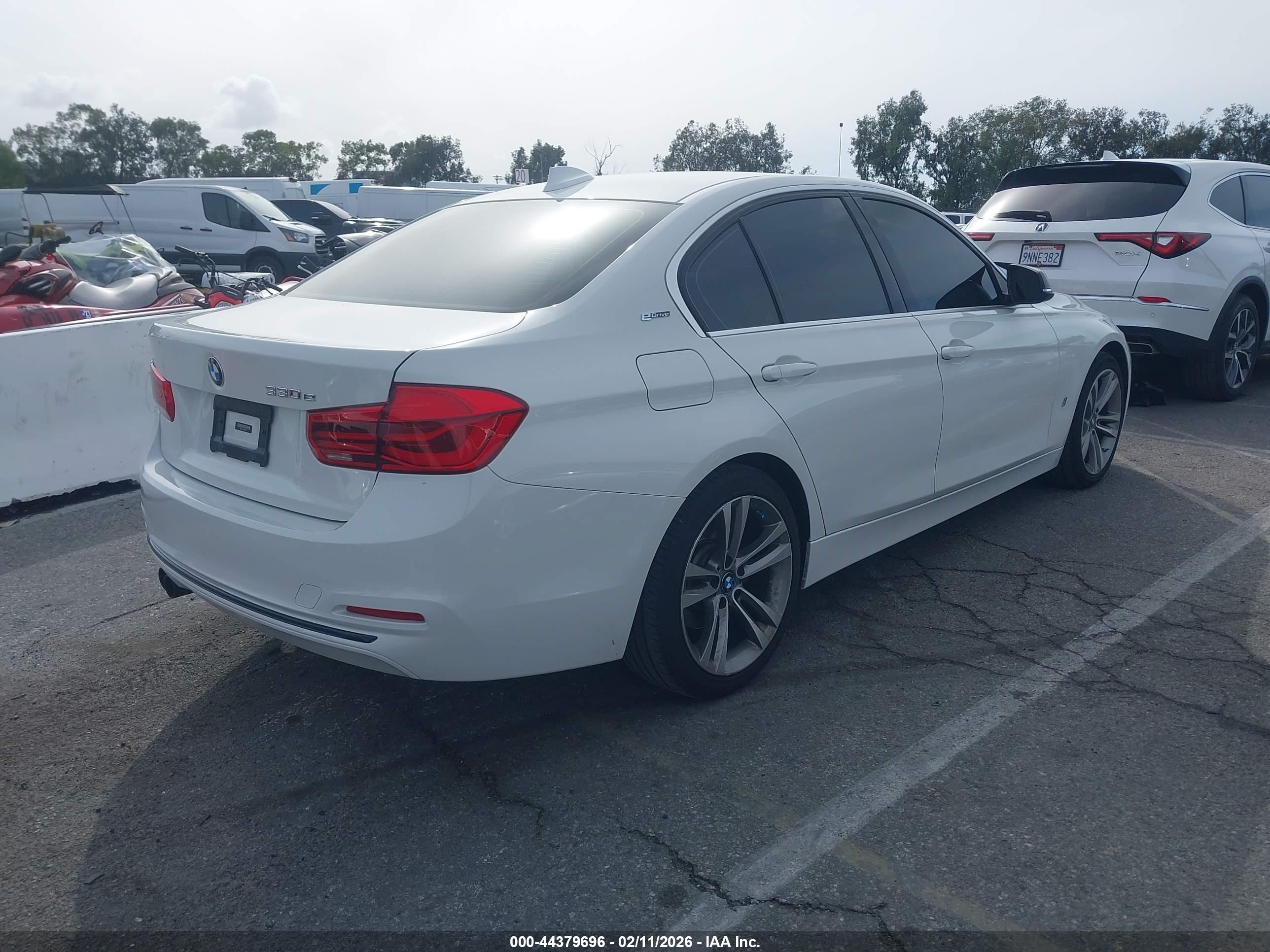 BMW 330E image 4