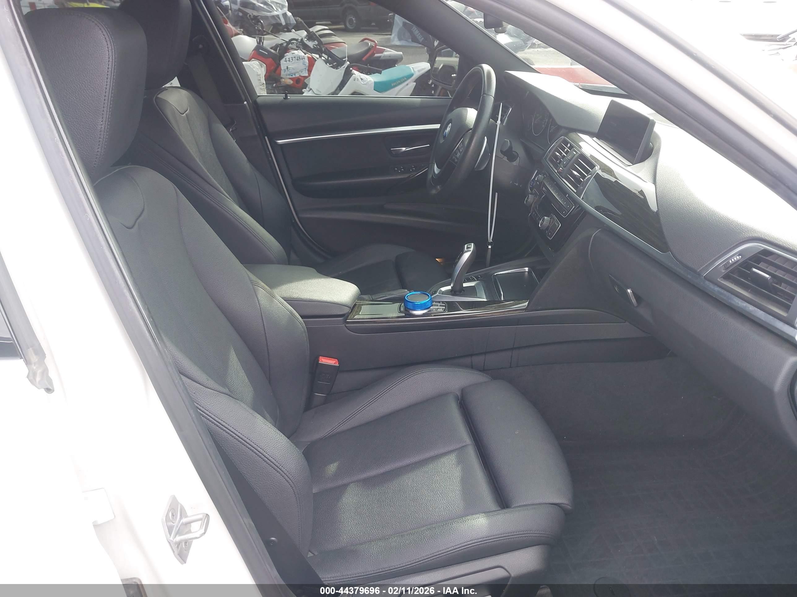 BMW 330E image 5