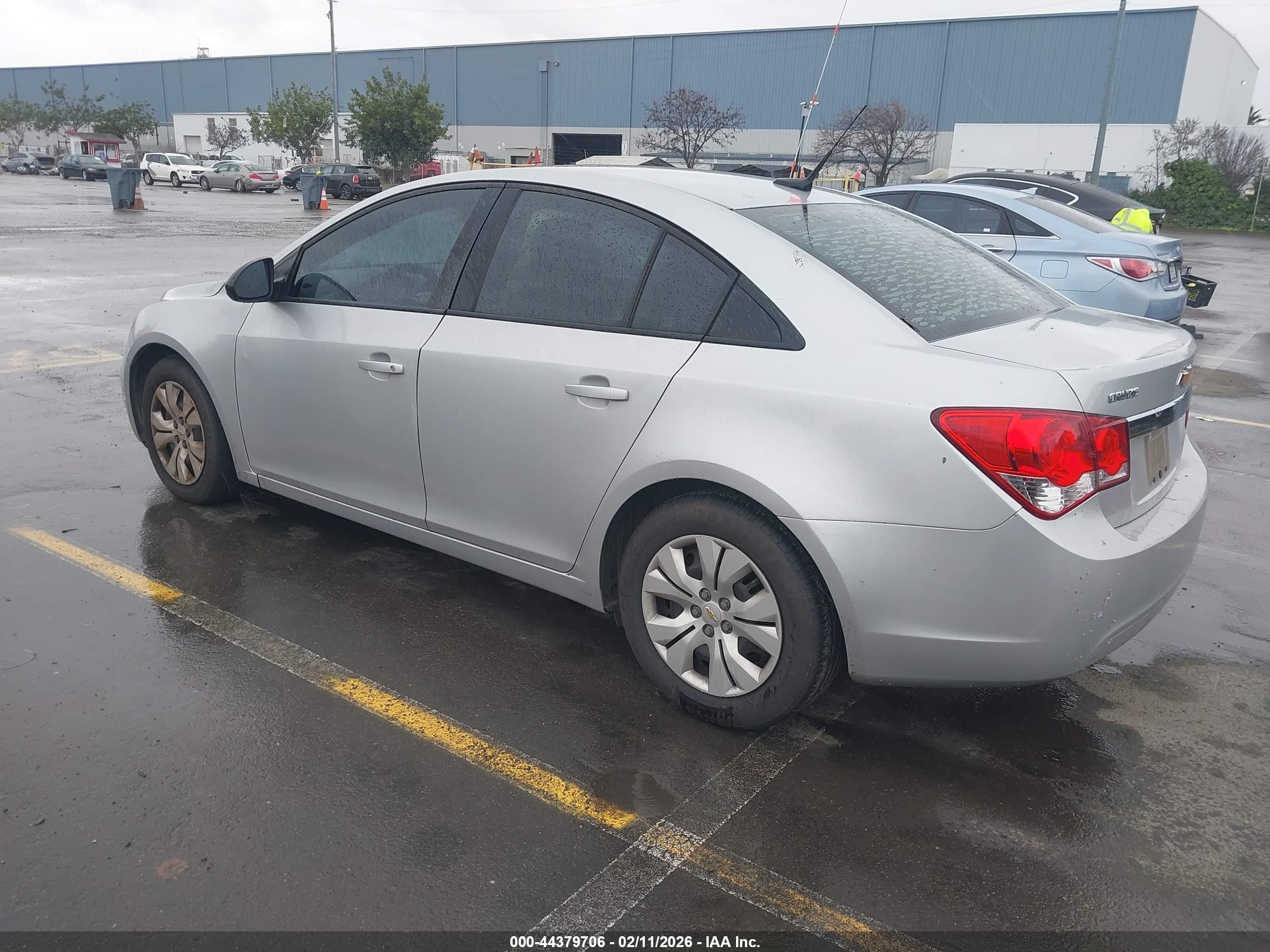 CHEVROLET CRUZE image 3