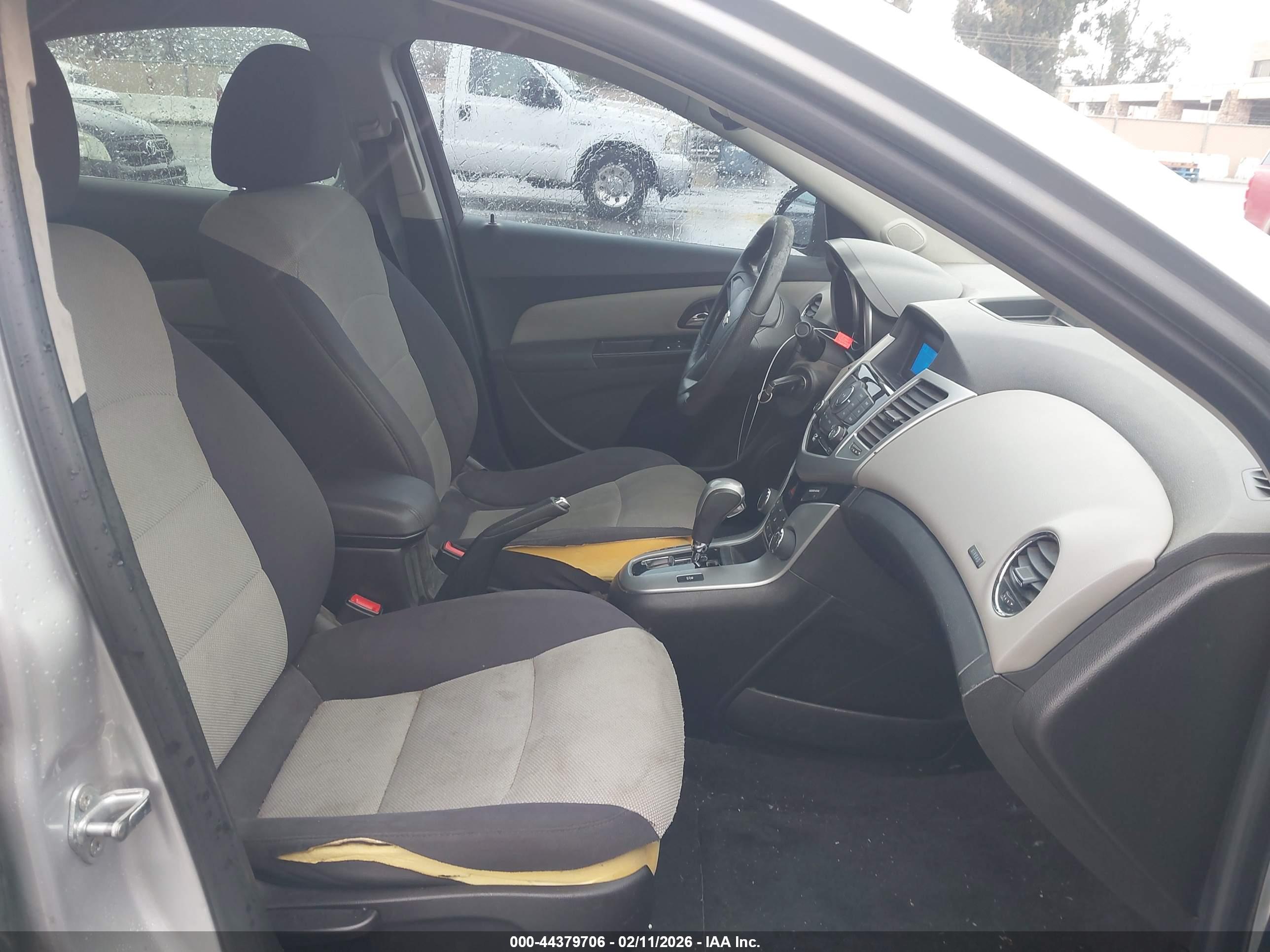 CHEVROLET CRUZE image 5