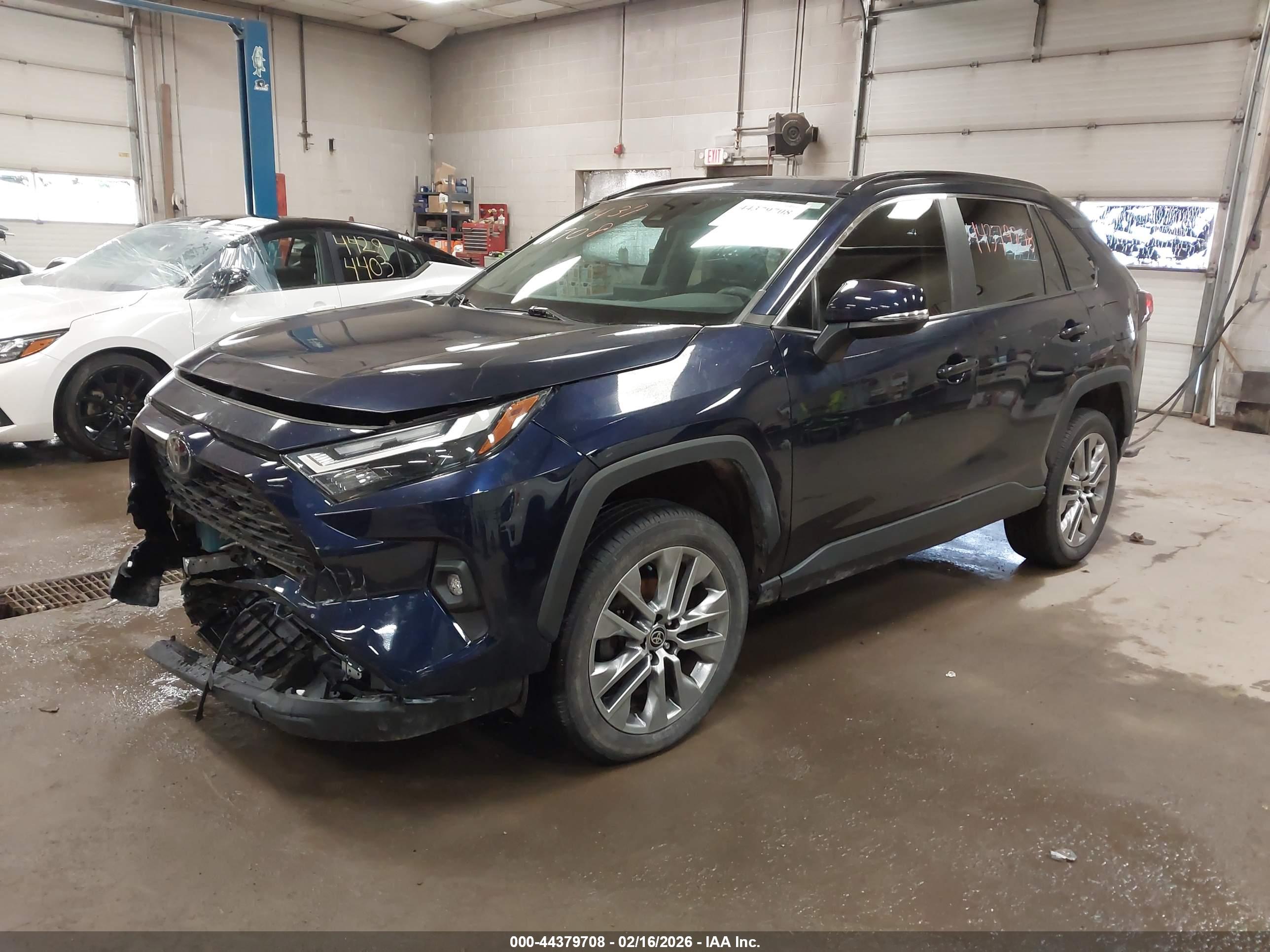 TOYOTA RAV4 image 2