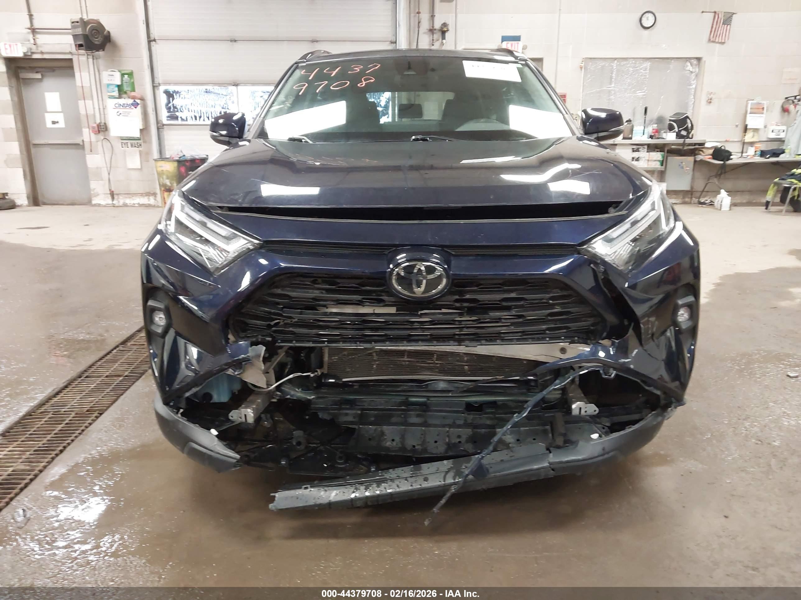 TOYOTA RAV4 image 6