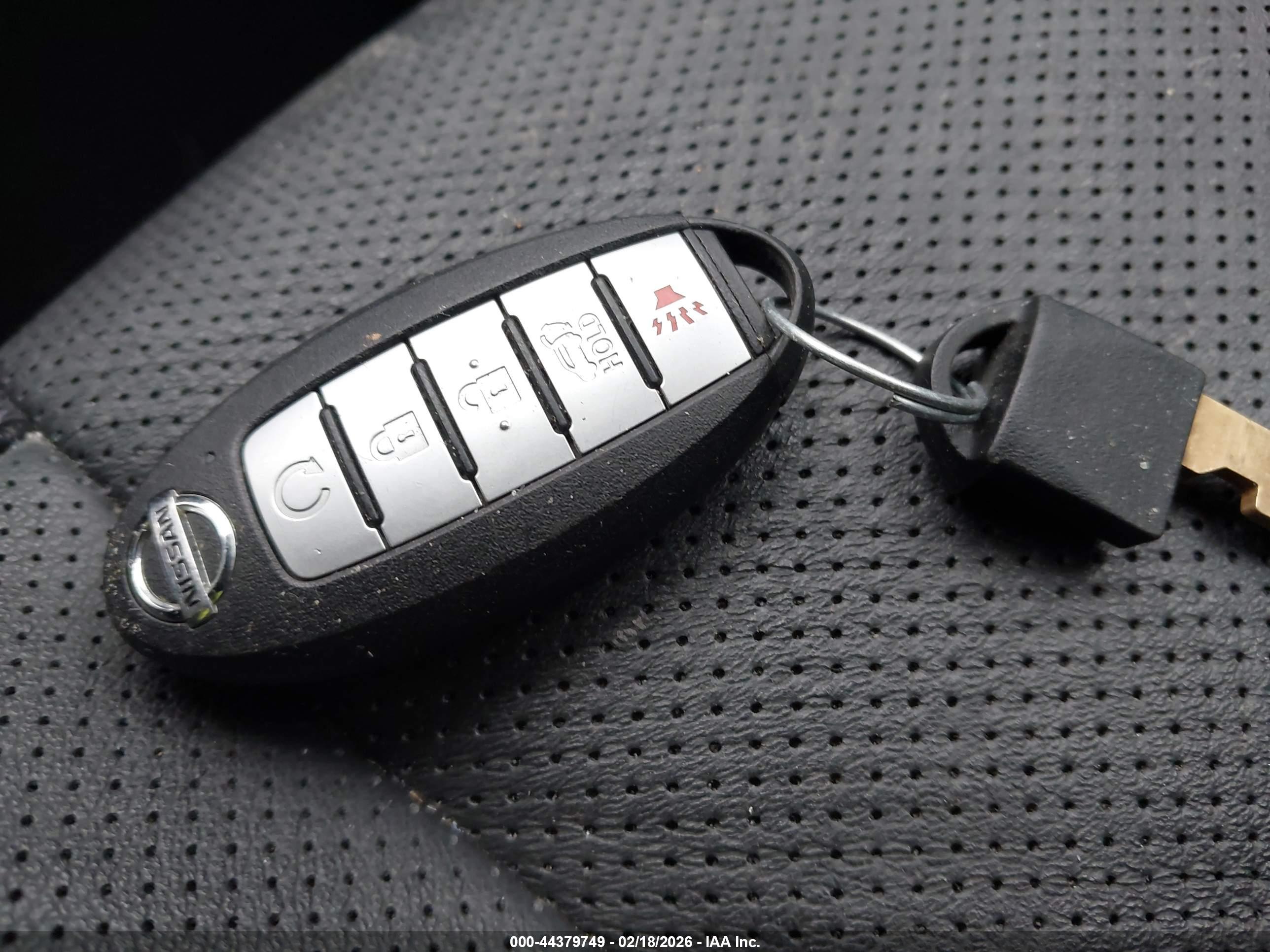 NISSAN ROGUE image 11