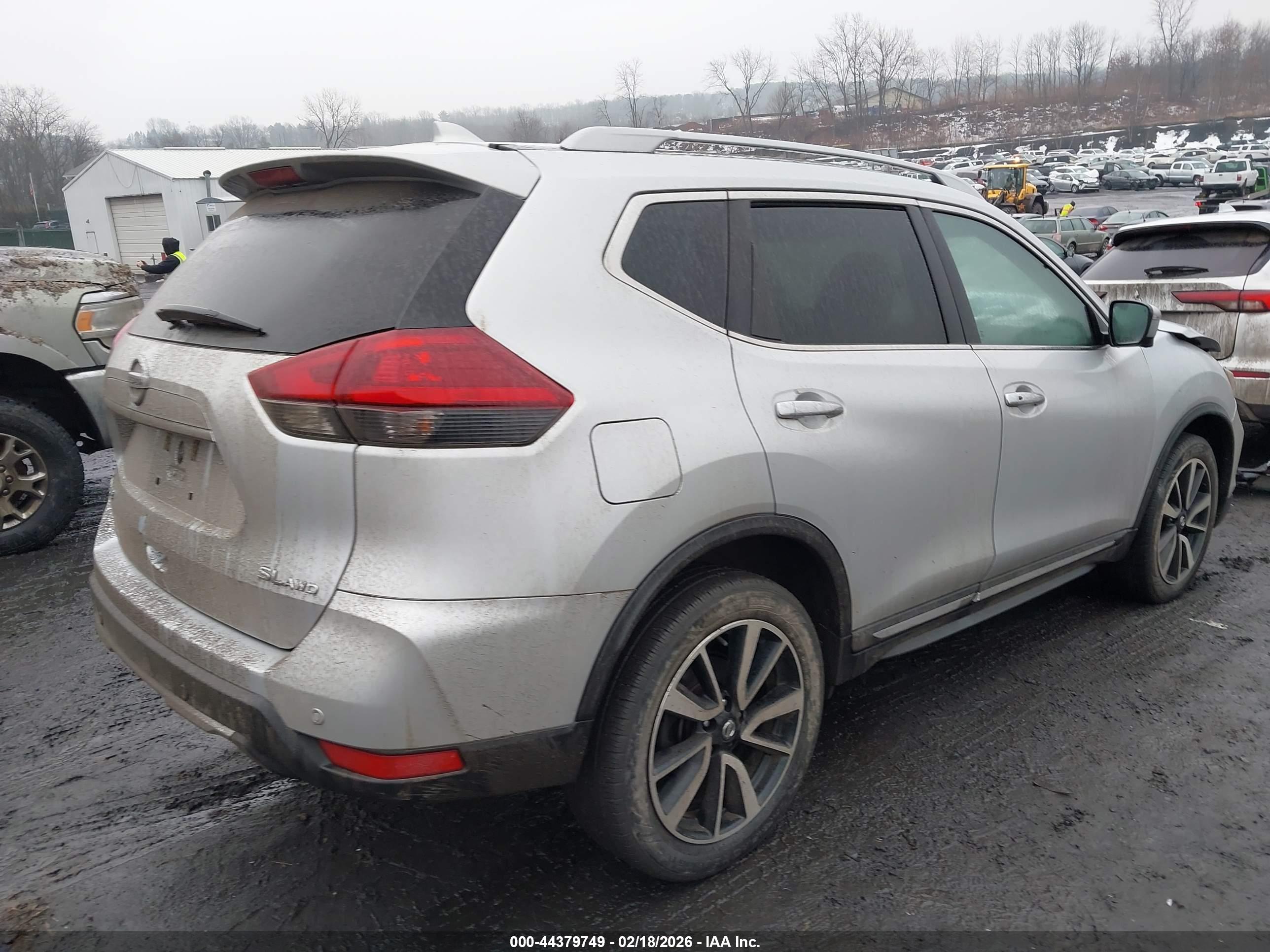NISSAN ROGUE image 4