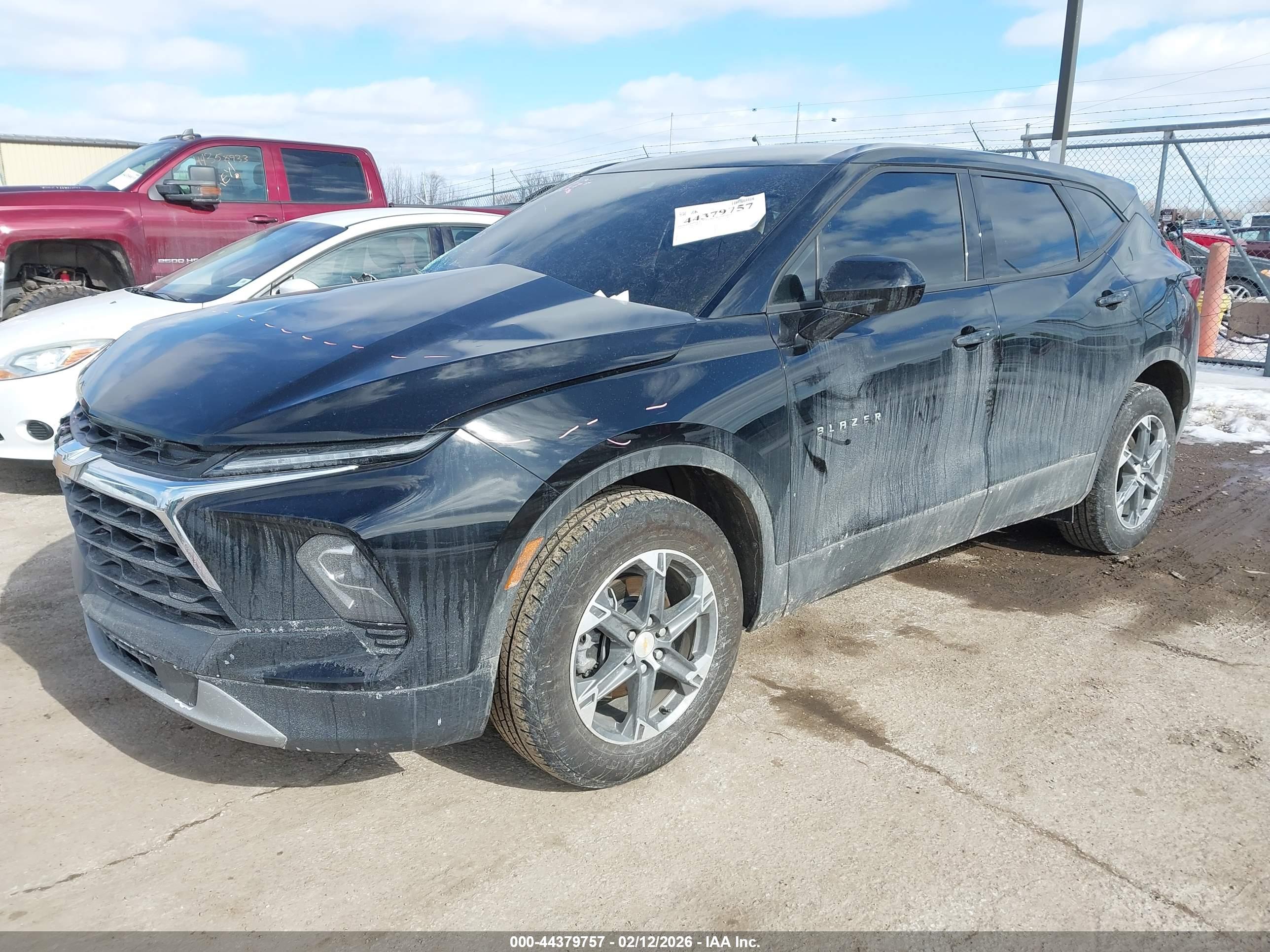 CHEVROLET BLAZER image 2