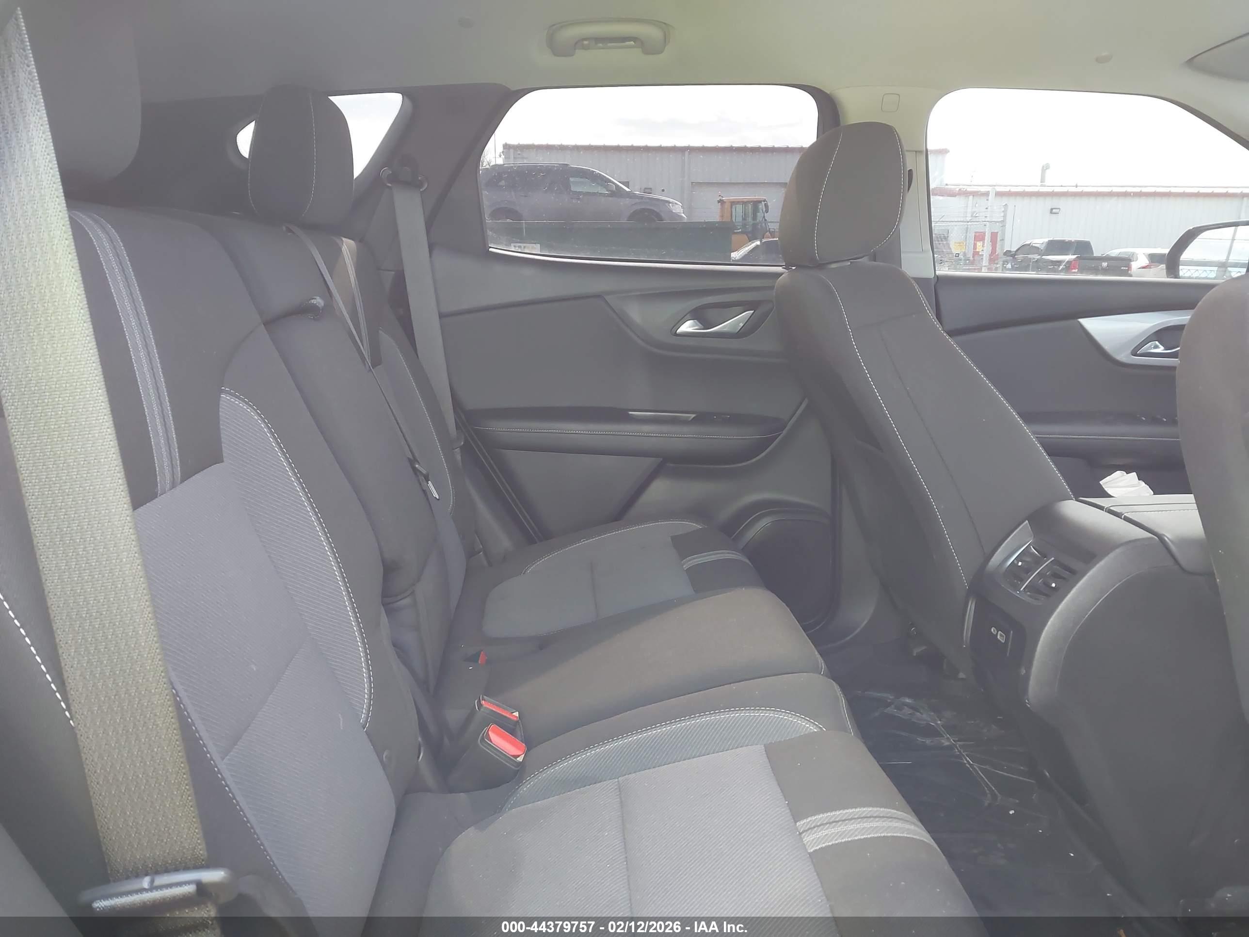 CHEVROLET BLAZER image 8