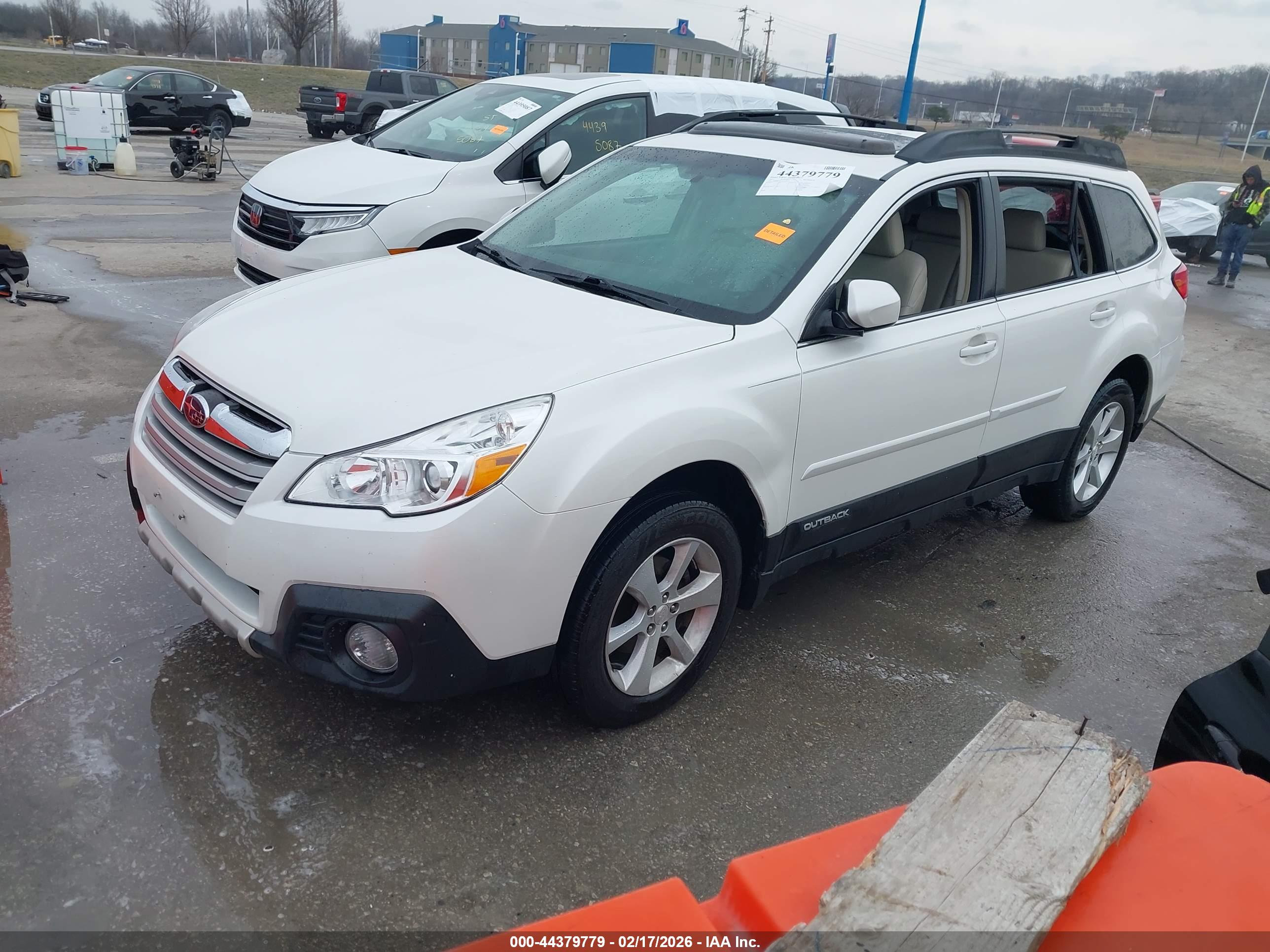 SUBARU OUTBACK image 2