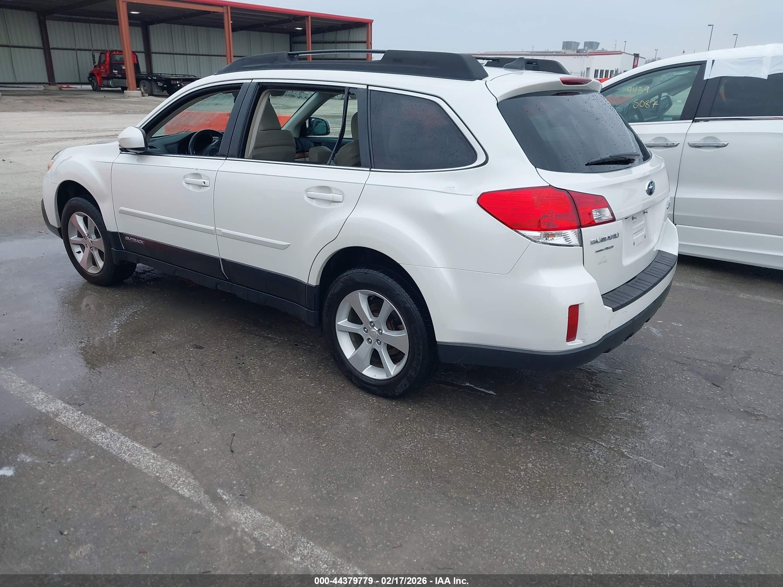 SUBARU OUTBACK image 3