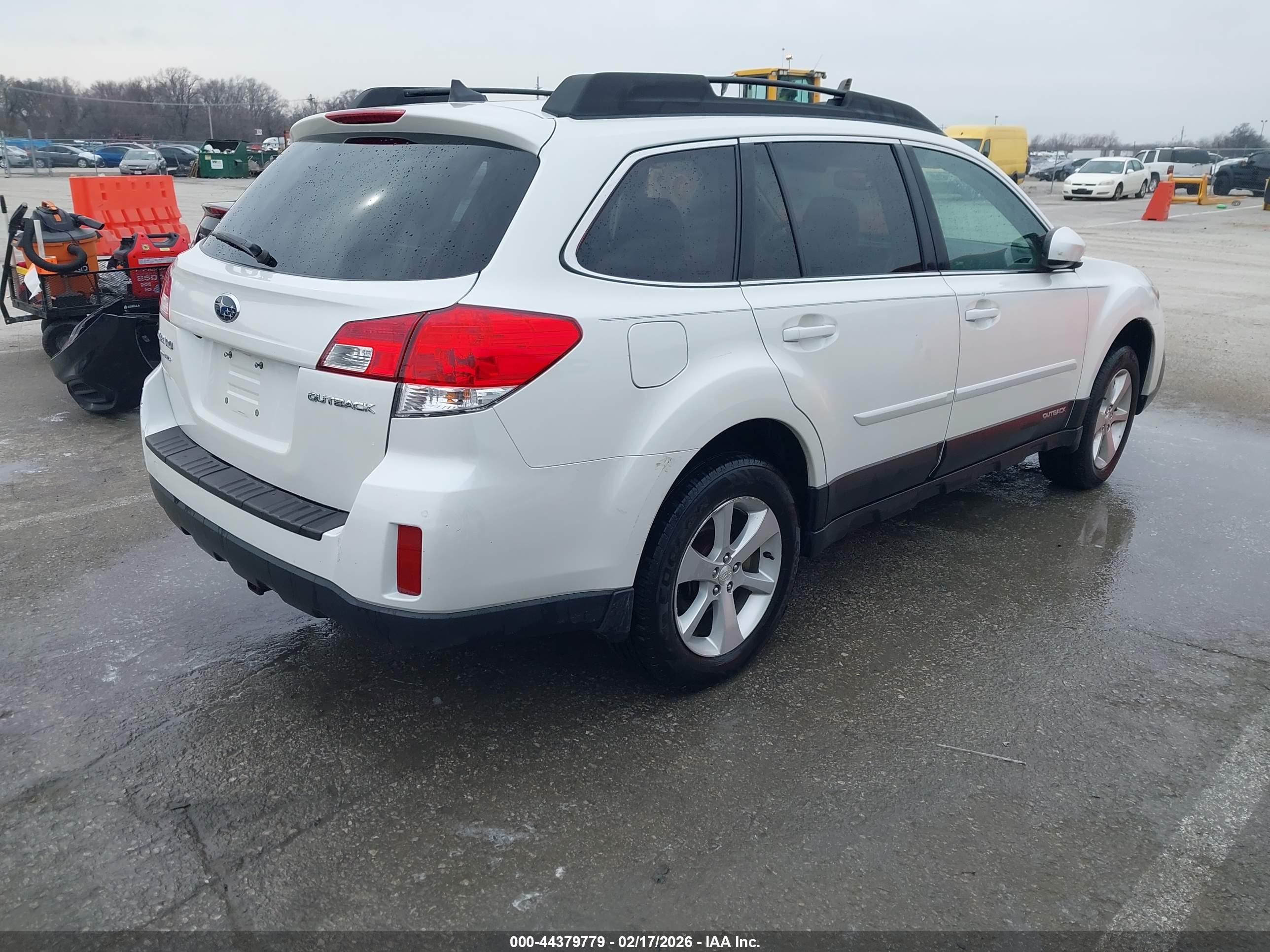 SUBARU OUTBACK image 4